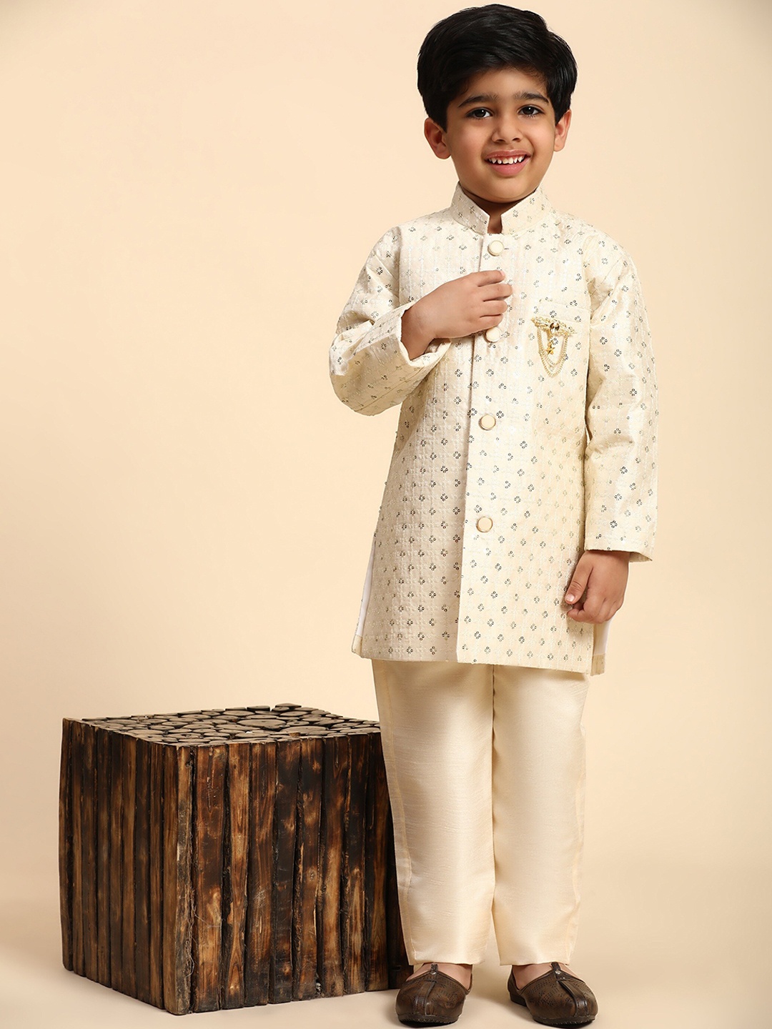 Pro-Ethic STYLE DEVELOPER Boys Floral Embroidered Regular Sequinned Kurta with Churidar, Cream
Pro-Ethic STYLE DEVELOPER Boys Floral Embroidered Regular Sequinned Kurta with Churidar, Cream