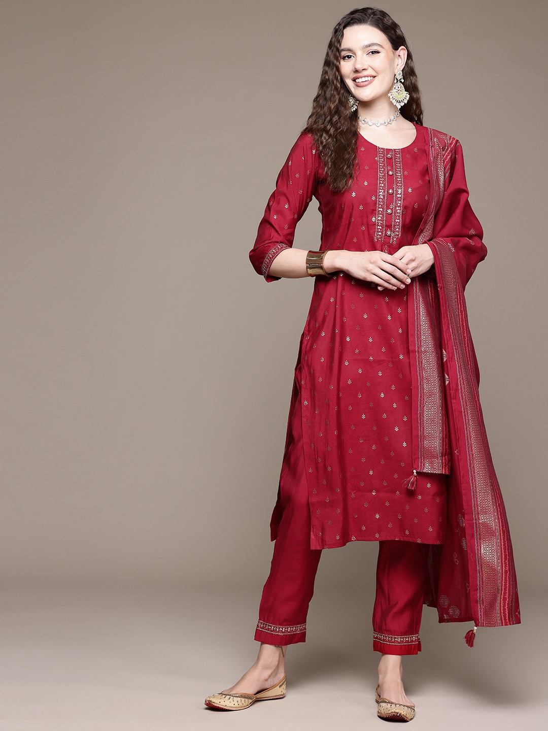 Readiprint Fashions Women Floral Printed Regular Sequinned Pure Silk Kurta with Trousers & With Dupatta, Maroon
Readiprint Fashions Women Floral Printed Regular Sequinned Pure Silk Kurta with Trousers & With Dupatta, Maroon