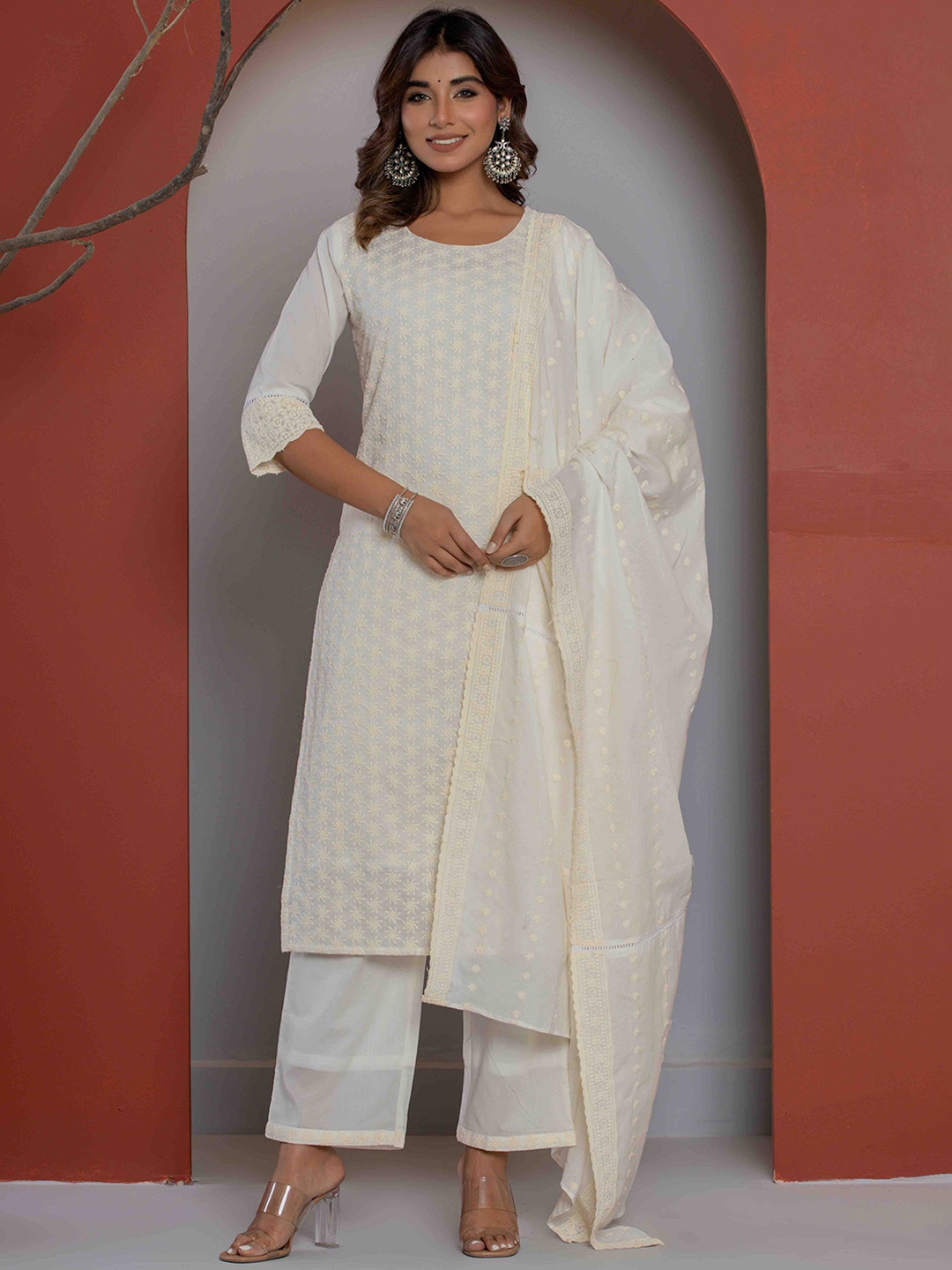 Do Dhaage Ethnic Motifs Embroidered Thread Work Pure Cotton Kurta with Trousers & Dupatta, White
Do Dhaage Ethnic Motifs Embroidered Thread Work Pure Cotton Kurta with Trousers & Dupatta, White