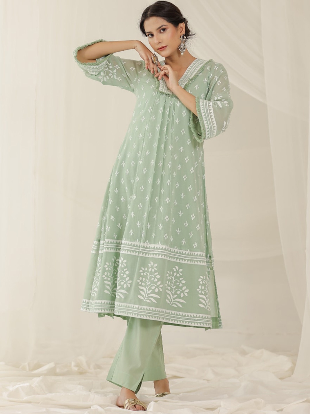 PINK CACTII V Neck Ethnic Motifs Printed Pleated Pure Cotton Kurta with Trousers, Green
PINK CACTII V Neck Ethnic Motifs Printed Pleated Pure Cotton Kurta with Trousers, Green
