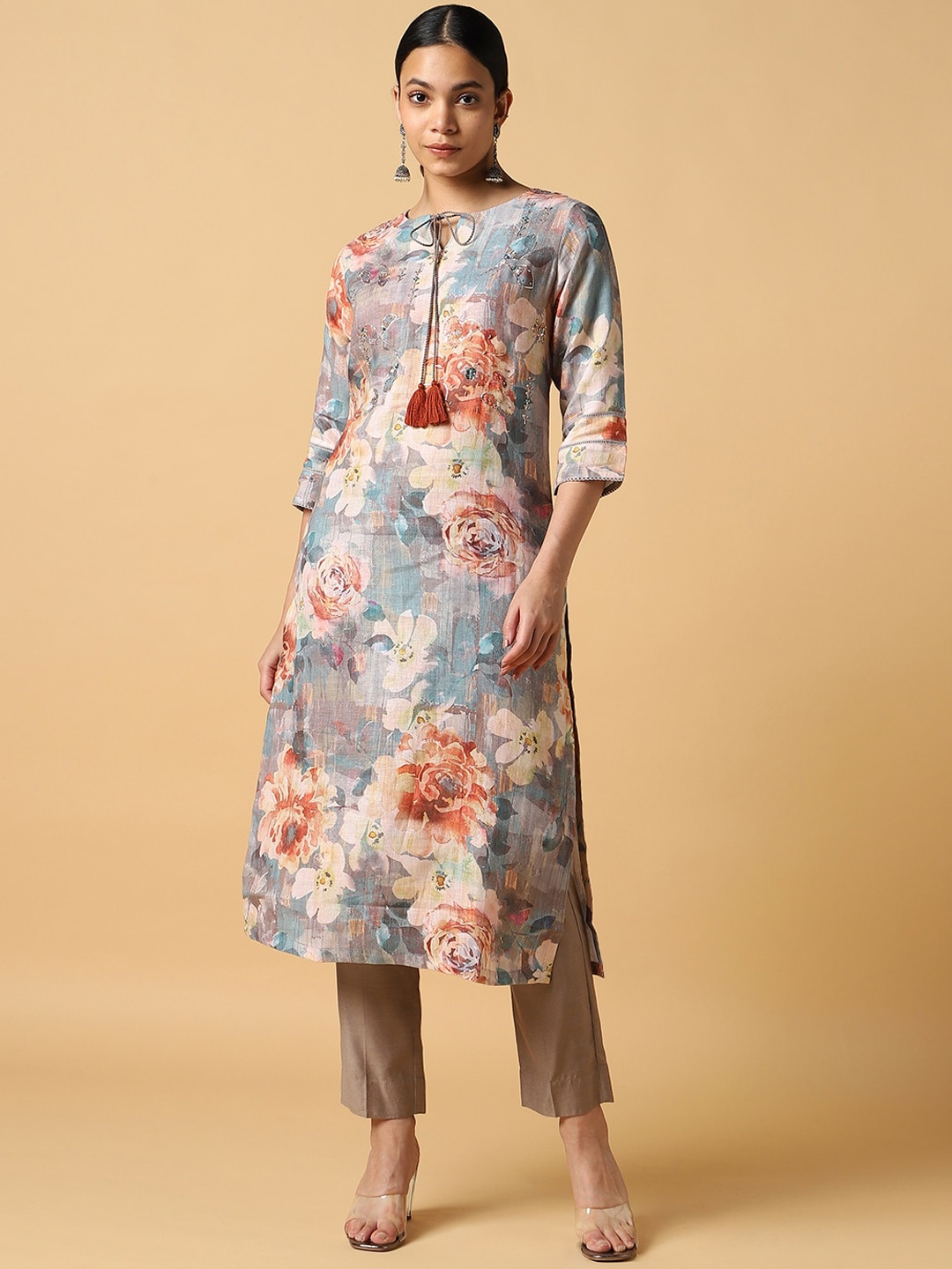House Of Dharaa Floral Printed Tie-Up Neck Three-Quarter Sleeves Straight Kurta, Grey
House Of Dharaa Floral Printed Tie-Up Neck Three-Quarter Sleeves Straight Kurta, Grey