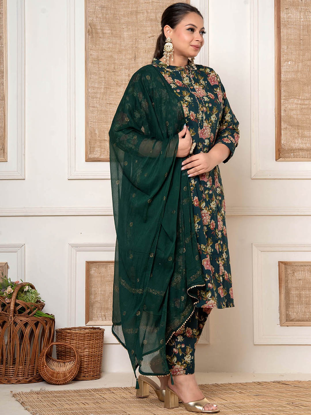 Yufta Plus Size Green Floral Printed Pure Cotton Straight Kurta With Trousers & Dupatta
Yufta Plus Size Green Floral Printed Pure Cotton Straight Kurta With Trousers & Dupatta