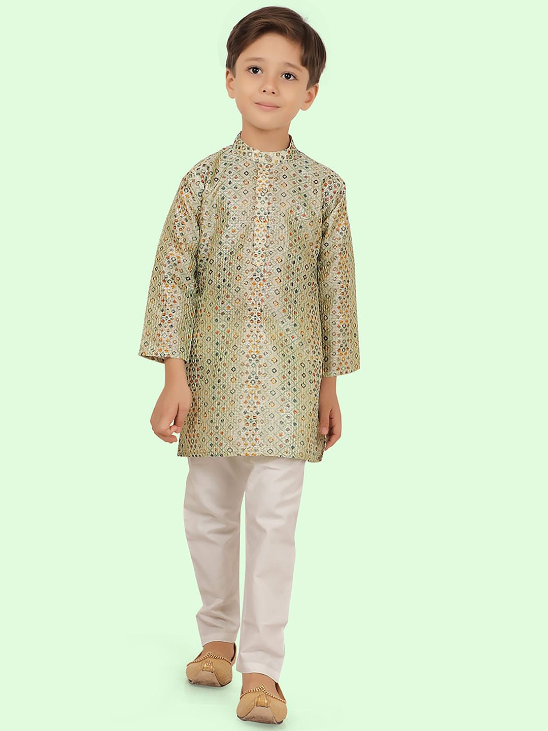 Ethniks Neu-Ron Boys Geometric Printed Band Collar Straight Kurta With Pyjama, Green
Ethniks Neu-Ron Boys Geometric Printed Band Collar Straight Kurta With Pyjama, Green