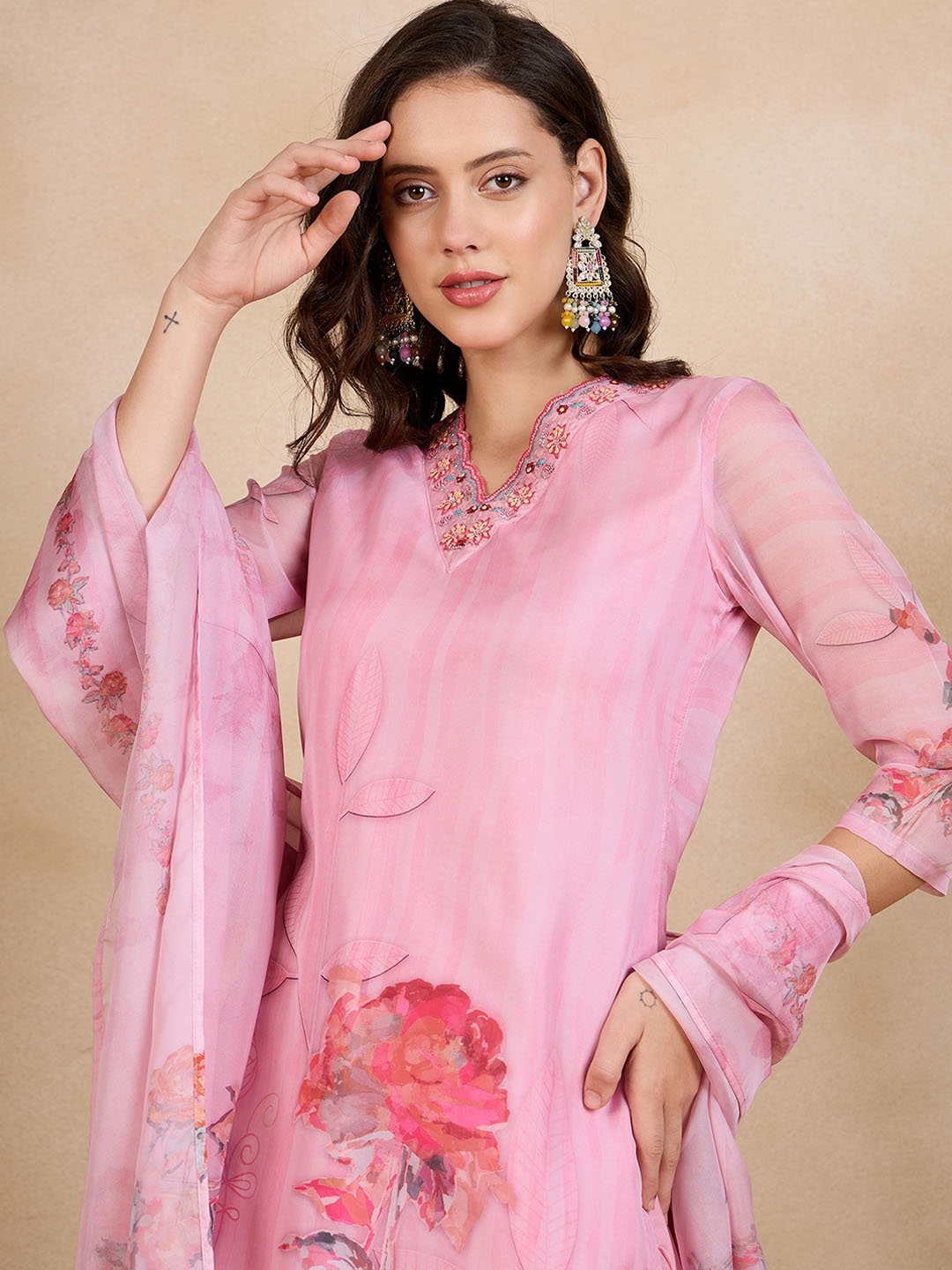 Anouk V Neck Floral Printed Beads and Stones Straight Kurta with Trouser & Dupatta, Pink
Anouk V Neck Floral Printed Beads and Stones Straight Kurta with Trouser & Dupatta, Pink