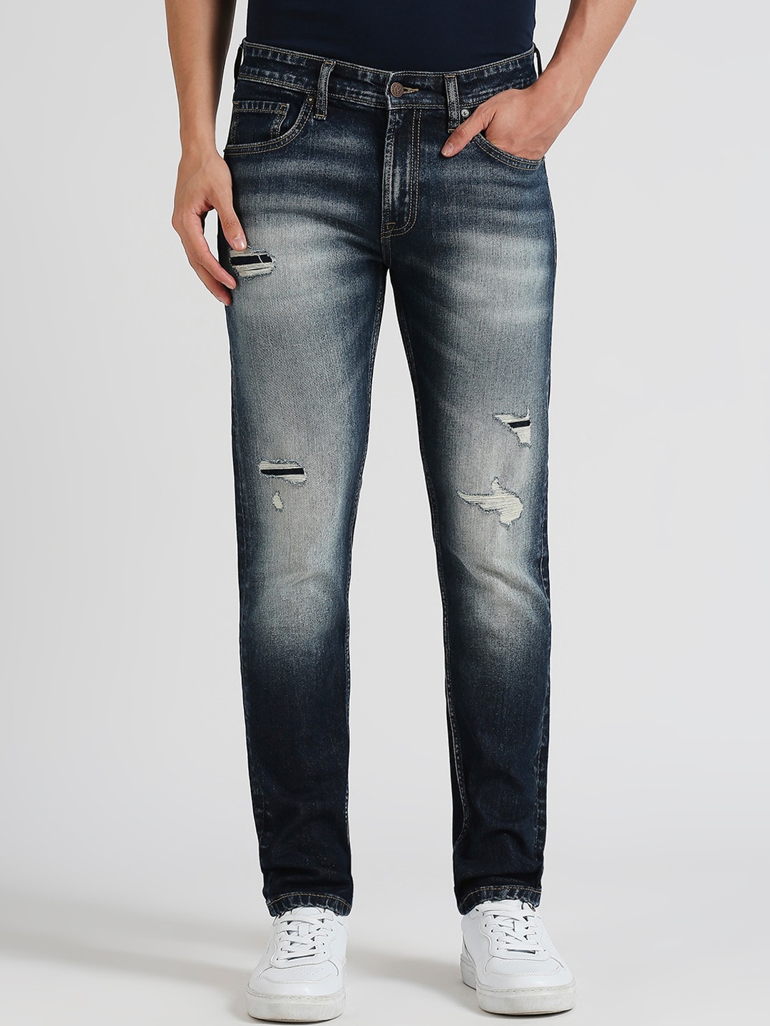 Pepe Jeans Men Tapered Fit Low-Rise Mildly Distressed Heavy Fade Stretchable Jeans, Blue
Pepe Jeans Men Tapered Fit Low-Rise Mildly Distressed Heavy Fade Stretchable Jeans, Blue