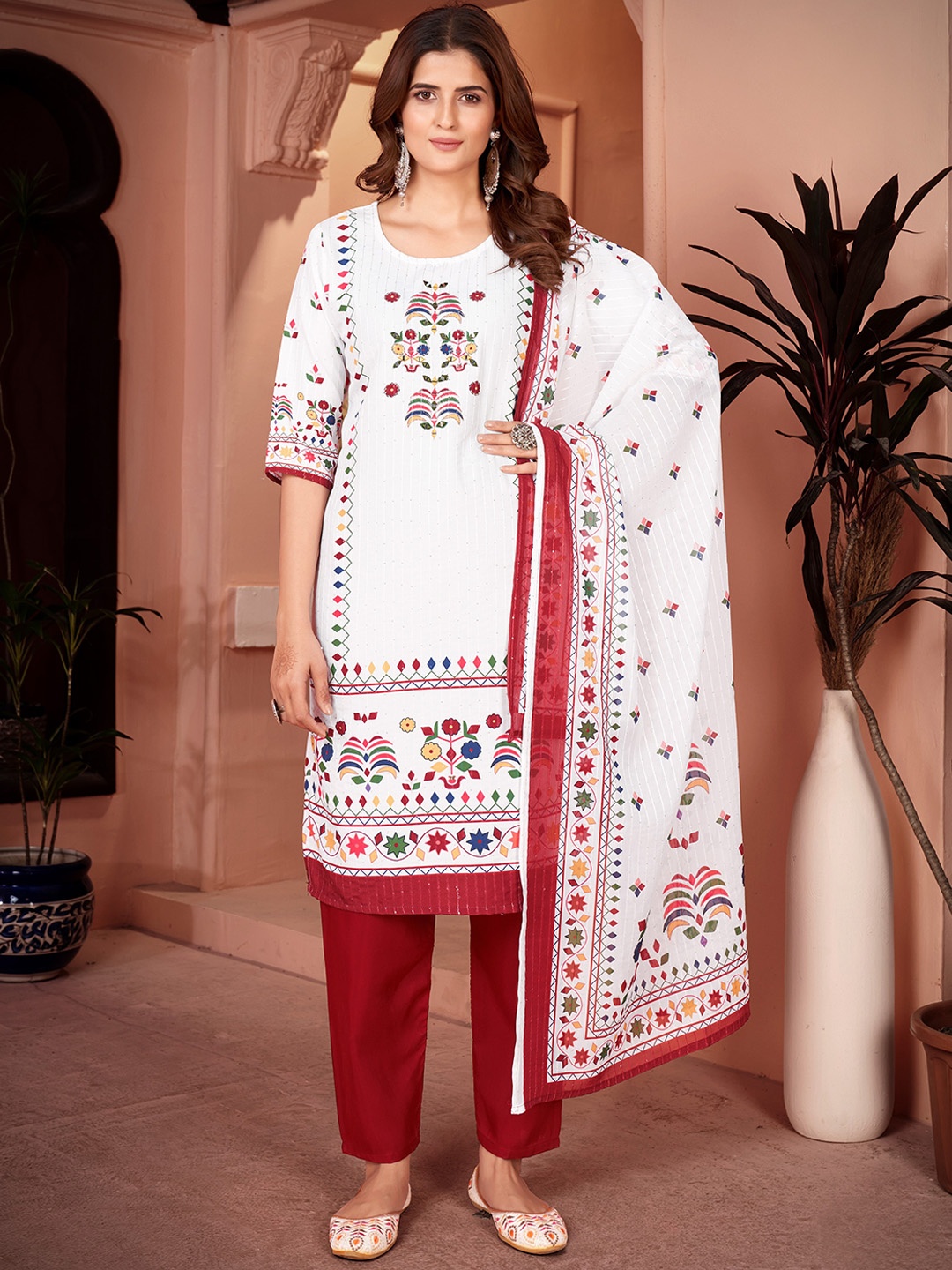BERISTON Ethnic Motifs Embroidered Mirror Work Kurta With Trousers & Dupatta, Maroon
BERISTON Ethnic Motifs Embroidered Mirror Work Kurta With Trousers & Dupatta, Maroon