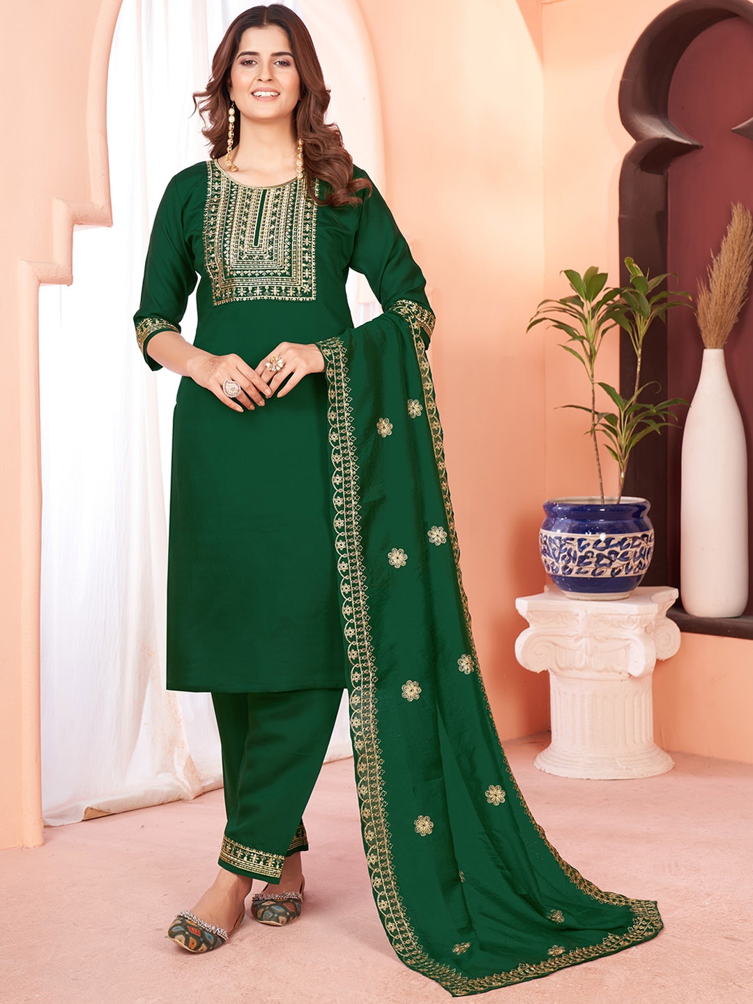 BERISTON Floral Yoke Design Regular Straight Chanderi Cotton Kurta With Trousers & Dupatta, Green
BERISTON Floral Yoke Design Regular Straight Chanderi Cotton Kurta With Trousers & Dupatta, Green