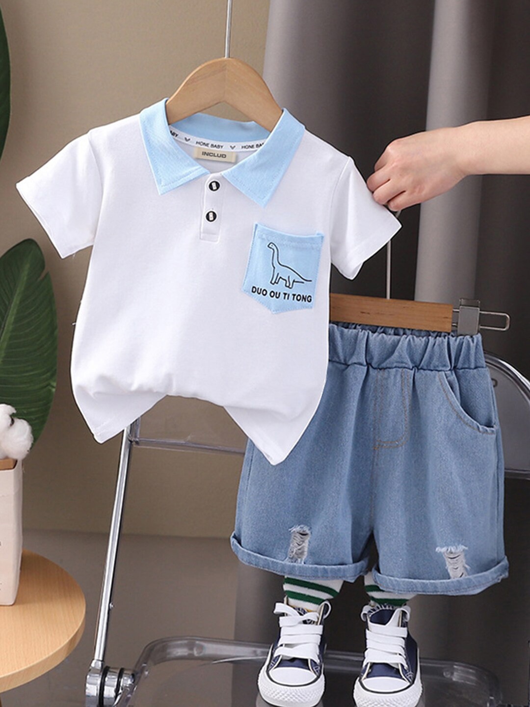 INCLUD Boys Printed Short Sleeves Polo Collar Cotton T-shirt with Shorts, White
INCLUD Boys Printed Short Sleeves Polo Collar Cotton T-shirt with Shorts, White