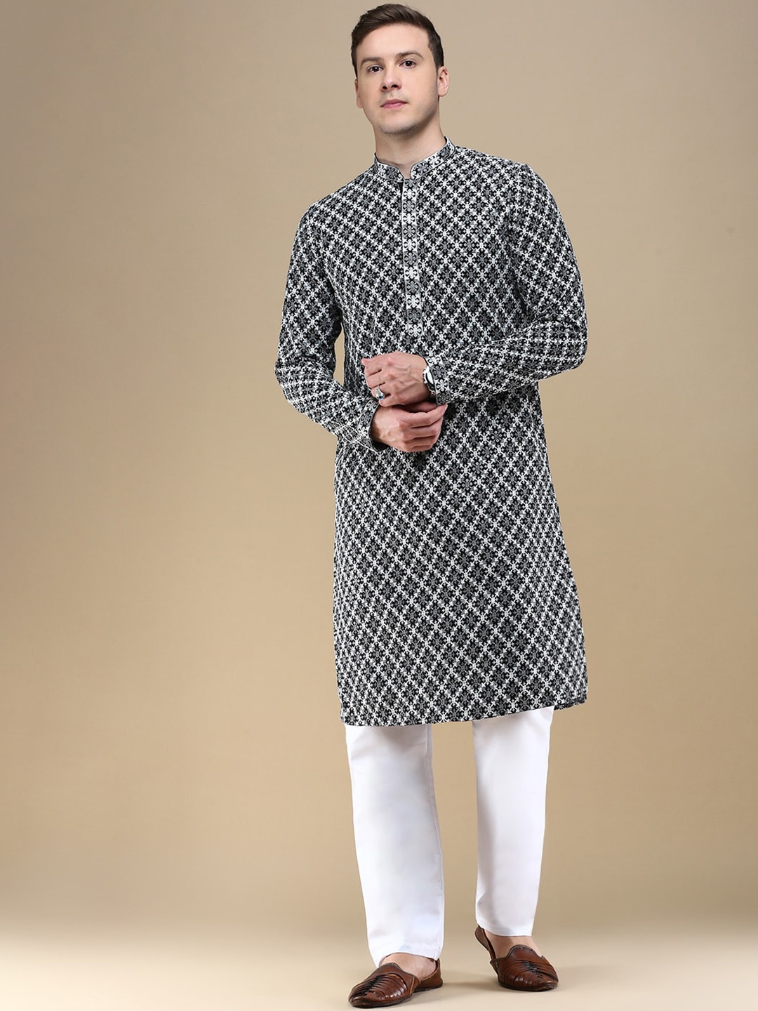 Anouk Mandarin Collar Long Sleeves Floral Embroidered Sequinned Straight Kurta with Pyjama, Black
Anouk Mandarin Collar Long Sleeves Floral Embroidered Sequinned Straight Kurta with Pyjama, Black