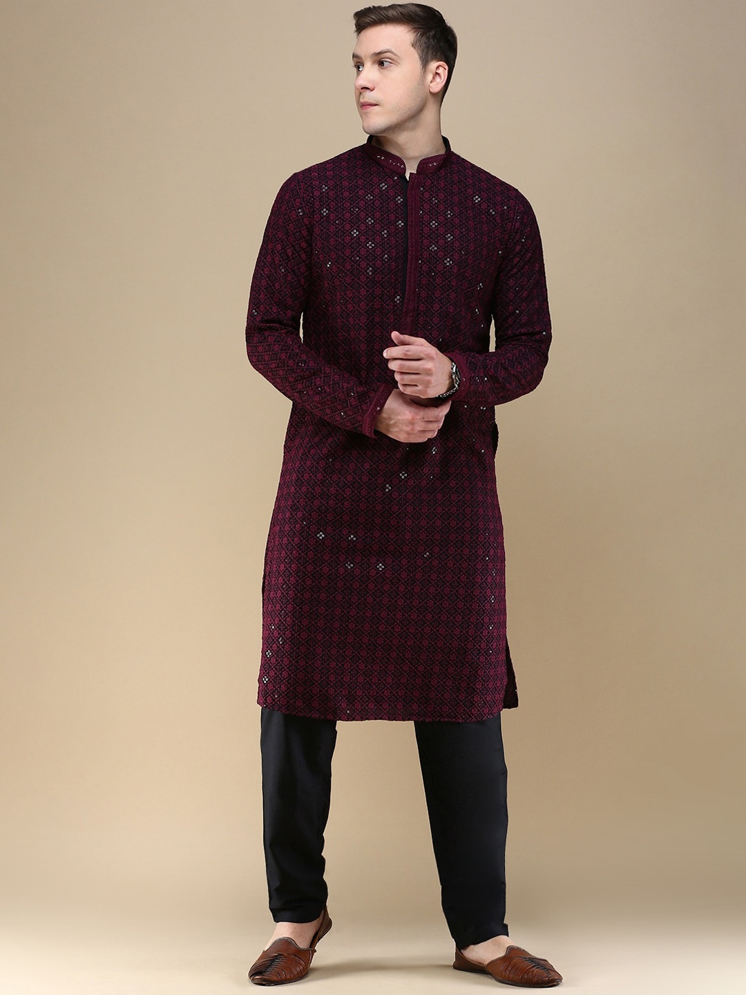 Anouk Floral Embroidered Mandarin Collar Sequinned Straight Kurta with Pyjamas, Purple
Anouk Floral Embroidered Mandarin Collar Sequinned Straight Kurta with Pyjamas, Purple