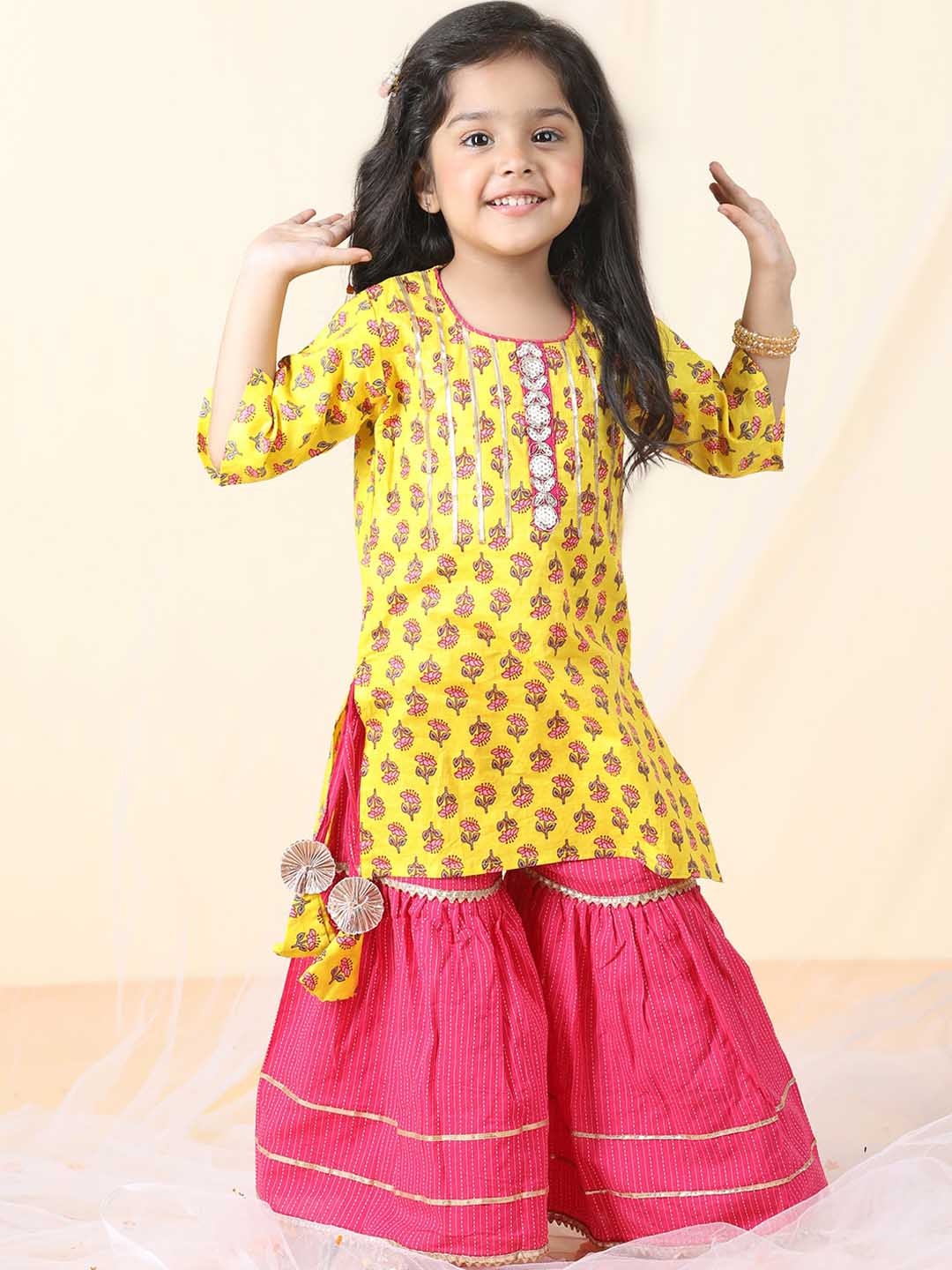 Here&Now X Kinder KidsGirls Floral Printed Gotta Patti Pure Cotton Straight Kurta With Sharara, Yellow
Here&Now X Kinder KidsGirls Floral Printed Gotta Patti Pure Cotton Straight Kurta With Sharara, Yellow