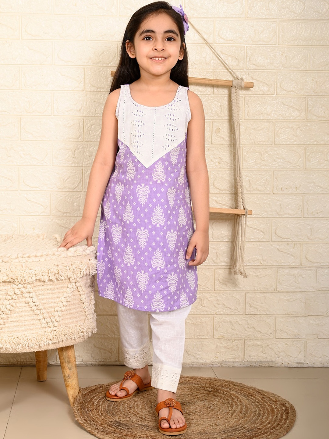 Here&Now X Kinder Kids Girls Floral Printed Sleeveless Pure Cotton Straight Kurta With Trousers, Purple
Here&Now X Kinder Kids Girls Floral Printed Sleeveless Pure Cotton Straight Kurta With Trousers, Purple