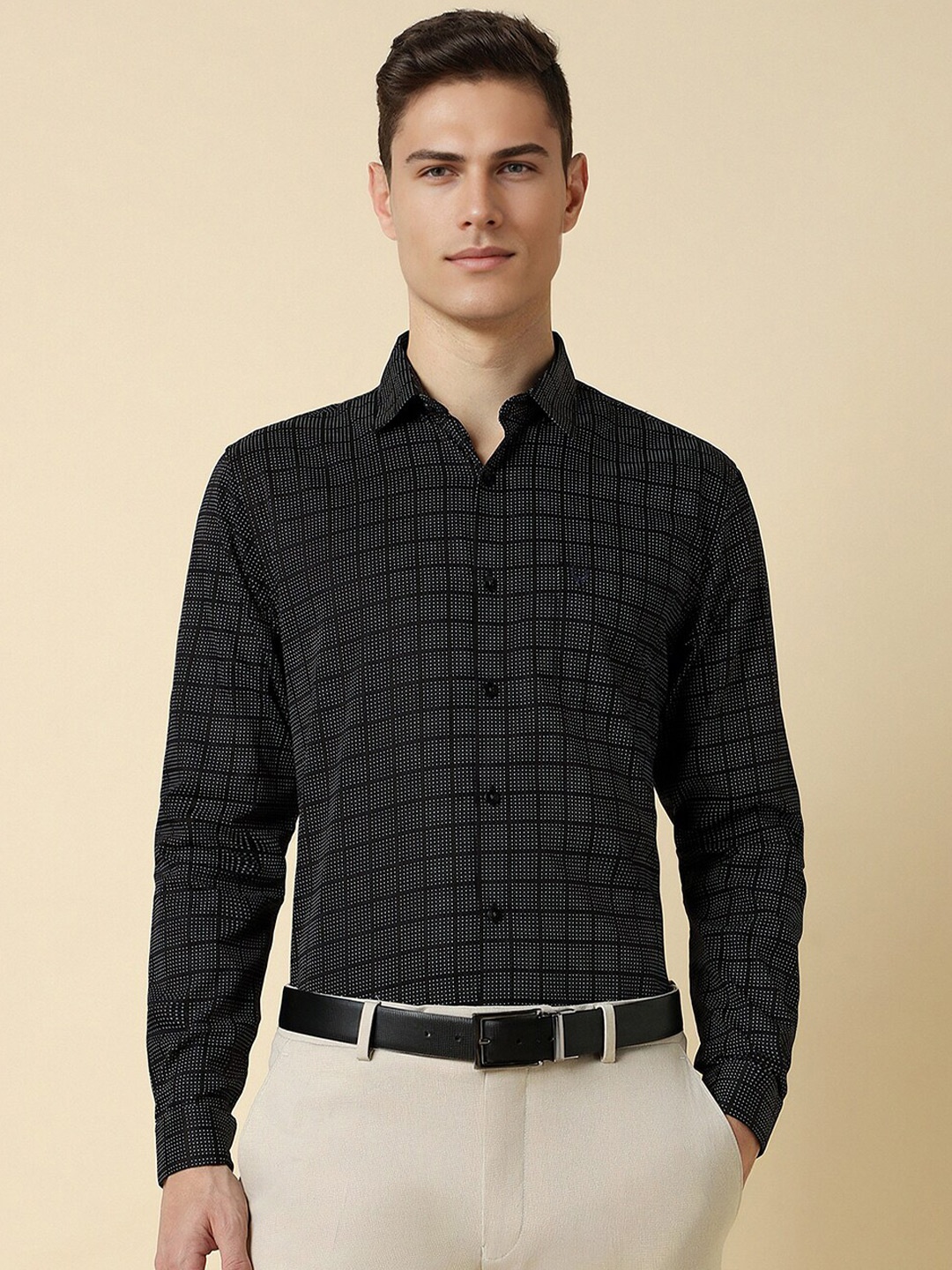 Allen Solly Slim Fit Grid Tattersall Checks Spread Collar Full Sleeves Cotton Formal Shirt, Black
Allen Solly Slim Fit Grid Tattersall Checks Spread Collar Full Sleeves Cotton Formal Shirt, Black