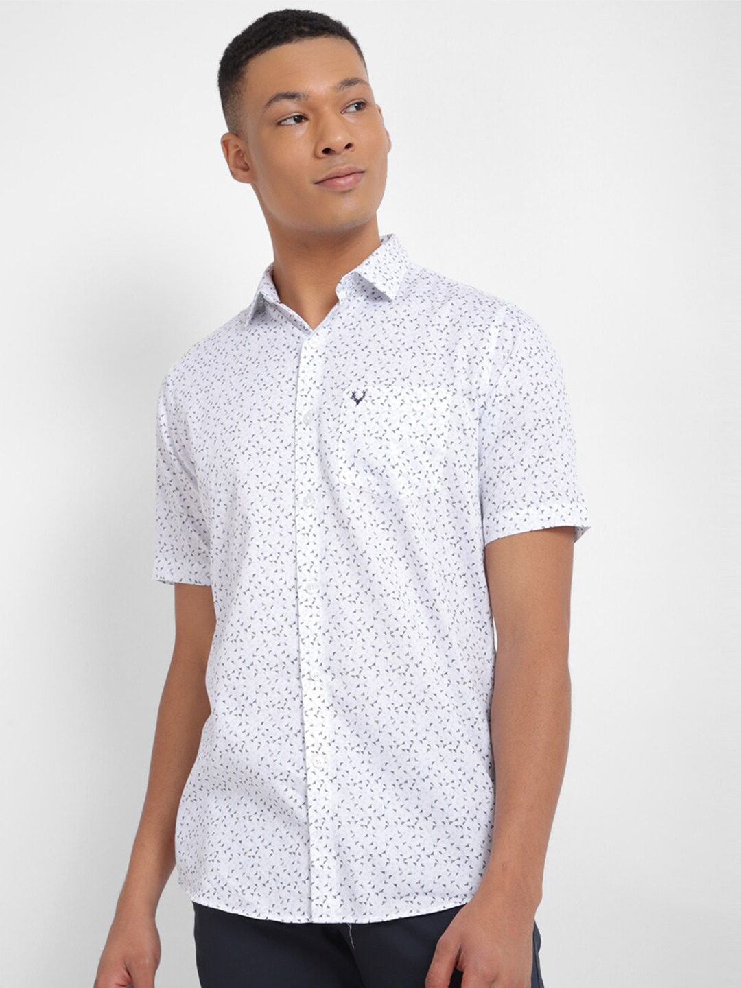 Allen Solly Slim Fit Micro Ditsy Printed Spread Collar Half Sleeves Cotton Shirt, White
Allen Solly Slim Fit Micro Ditsy Printed Spread Collar Half Sleeves Cotton Shirt, White