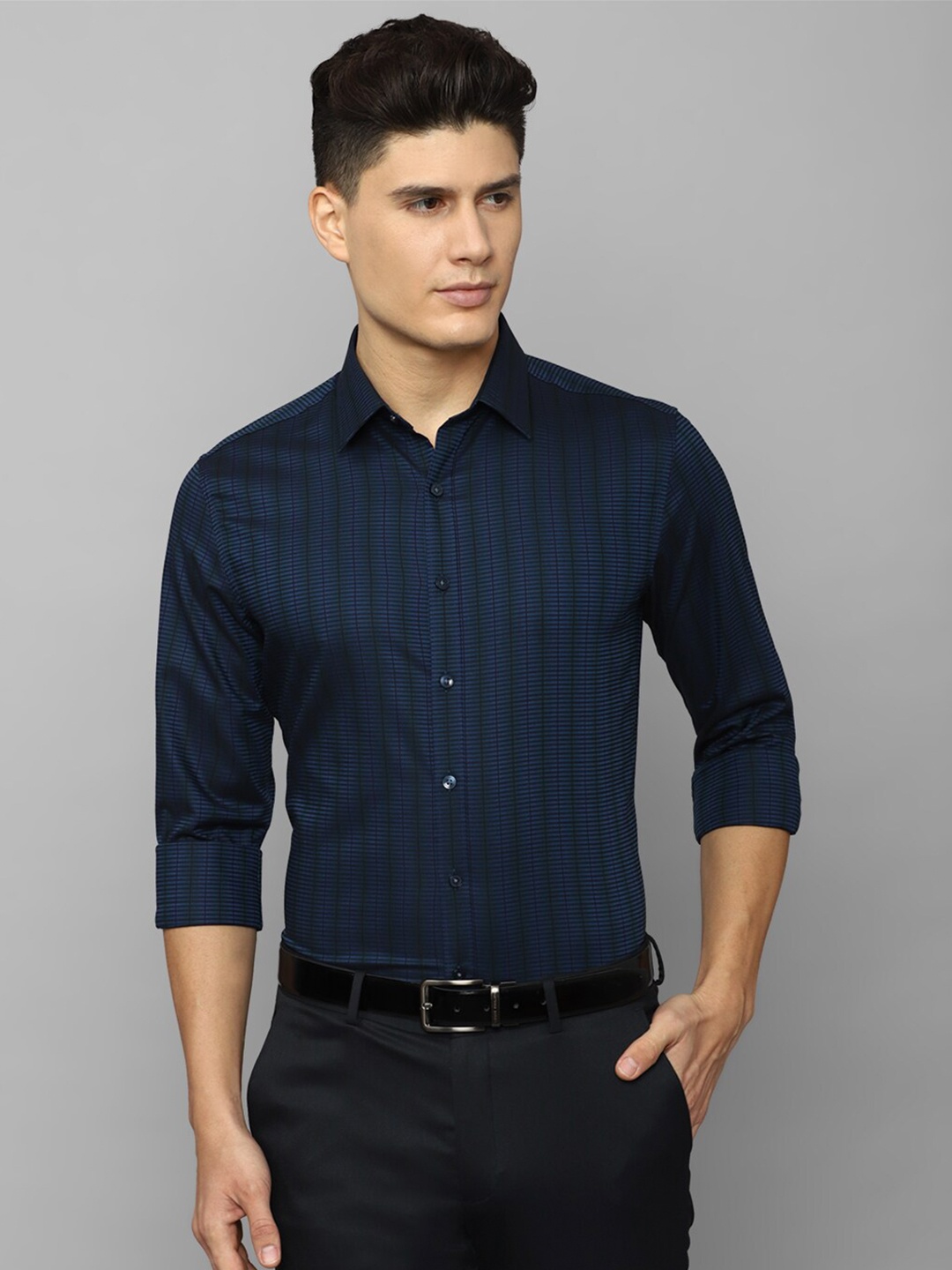 Louis Philippe Slim Fit Checked Spread Collar Long Sleeves Cotton Formal Shirt, Navy blue
Louis Philippe Slim Fit Checked Spread Collar Long Sleeves Cotton Formal Shirt, Navy blue