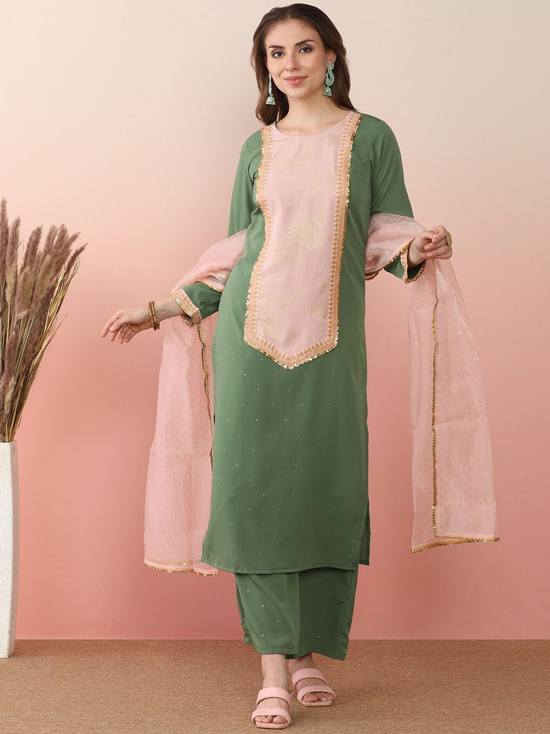 Ahalyaa Ethnic Motifs Printed Regular Patchwork Kurta With Palazzos & Dupatta, Green
Ahalyaa Ethnic Motifs Printed Regular Patchwork Kurta With Palazzos & Dupatta, Green