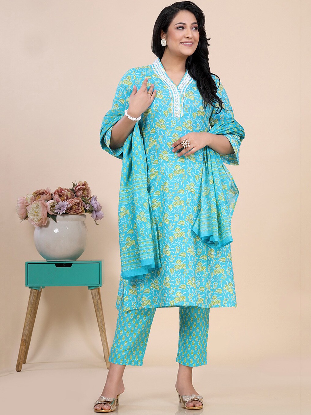 Amchoor Ethnic Motifs Printed Pure Cotton Straight Kurta with Trousers & With Dupatta, Blue
Amchoor Ethnic Motifs Printed Pure Cotton Straight Kurta with Trousers & With Dupatta, Blue