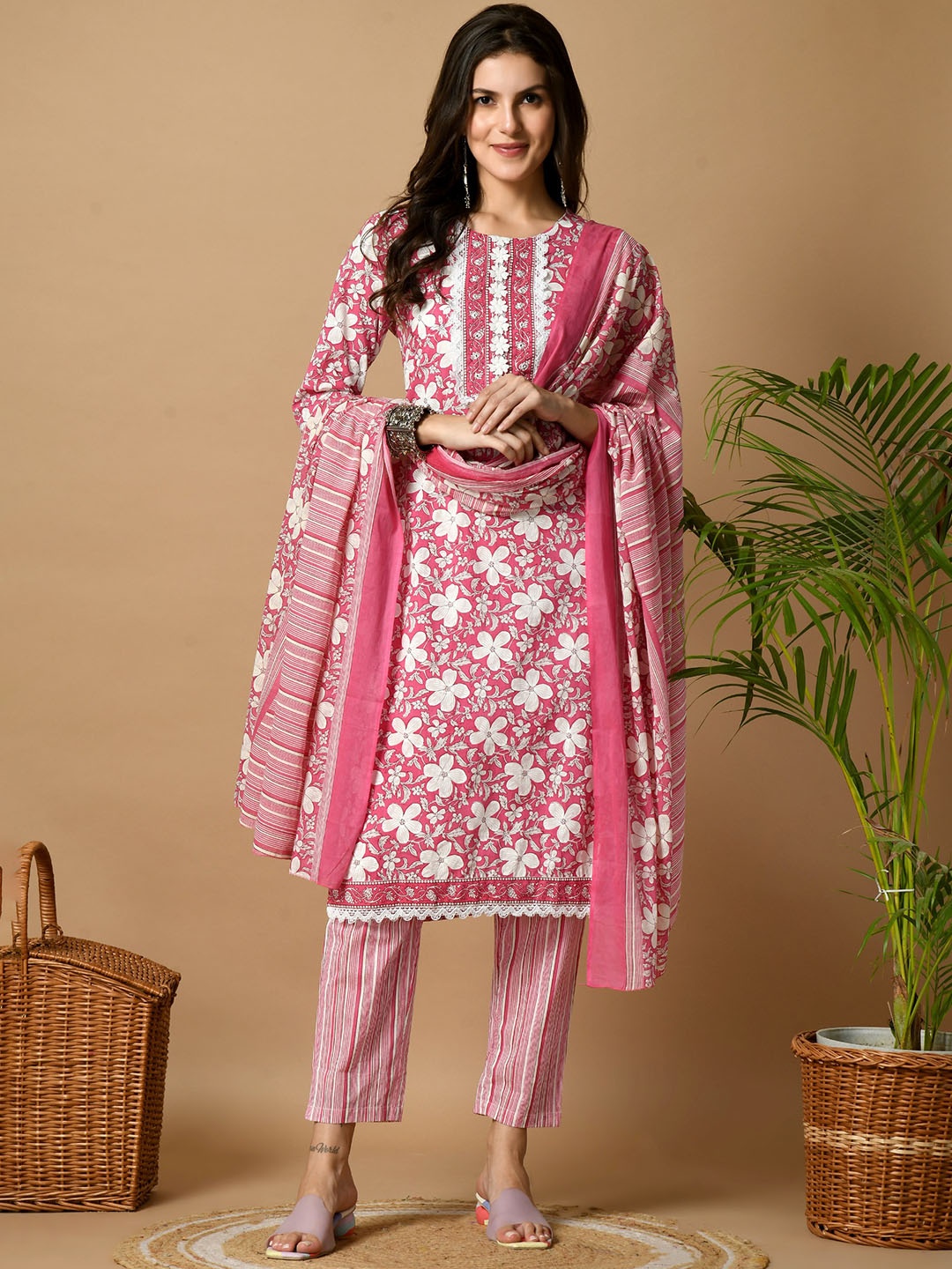 FALTU.CO Floral Printed Regular Pure Cotton Kurta with Trousers & With Dupatta, Pink
FALTU.CO Floral Printed Regular Pure Cotton Kurta with Trousers & With Dupatta, Pink