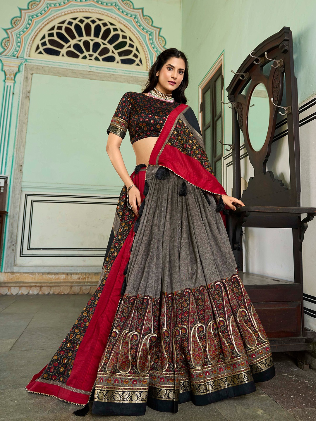 LOOKNBOOK ART Printed Foil Print Semi-Stitched Lehenga & Unstitched Blouse With Dupatta, Grey
LOOKNBOOK ART Printed Foil Print Semi-Stitched Lehenga & Unstitched Blouse With Dupatta, Grey