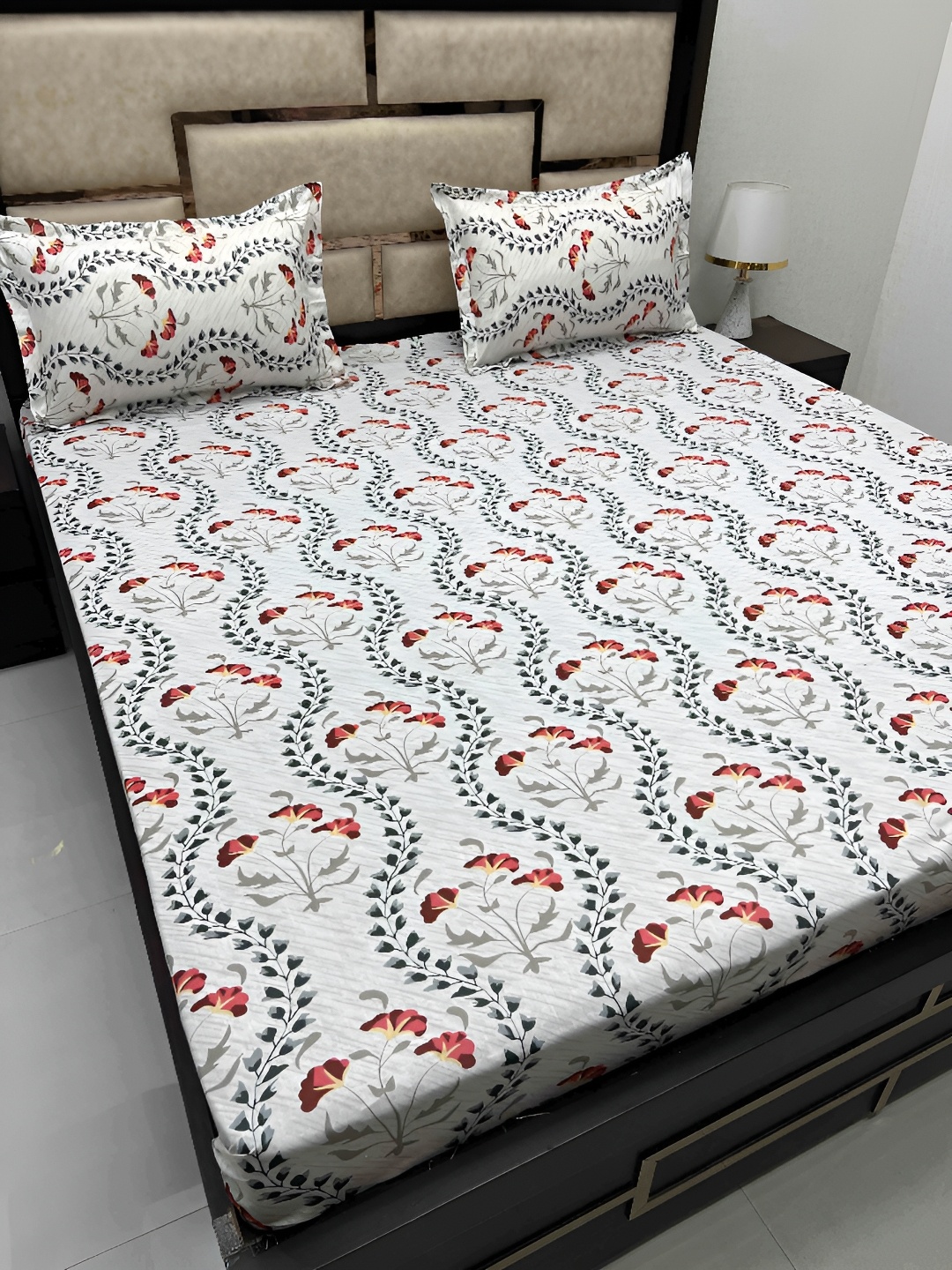 Pure Decor Grey & Red Floral Printed 300 TC Pure Cotton King Bedsheet with 2 Pillow Covers
Pure Decor Grey & Red Floral Printed 300 TC Pure Cotton King Bedsheet with 2 Pillow Covers