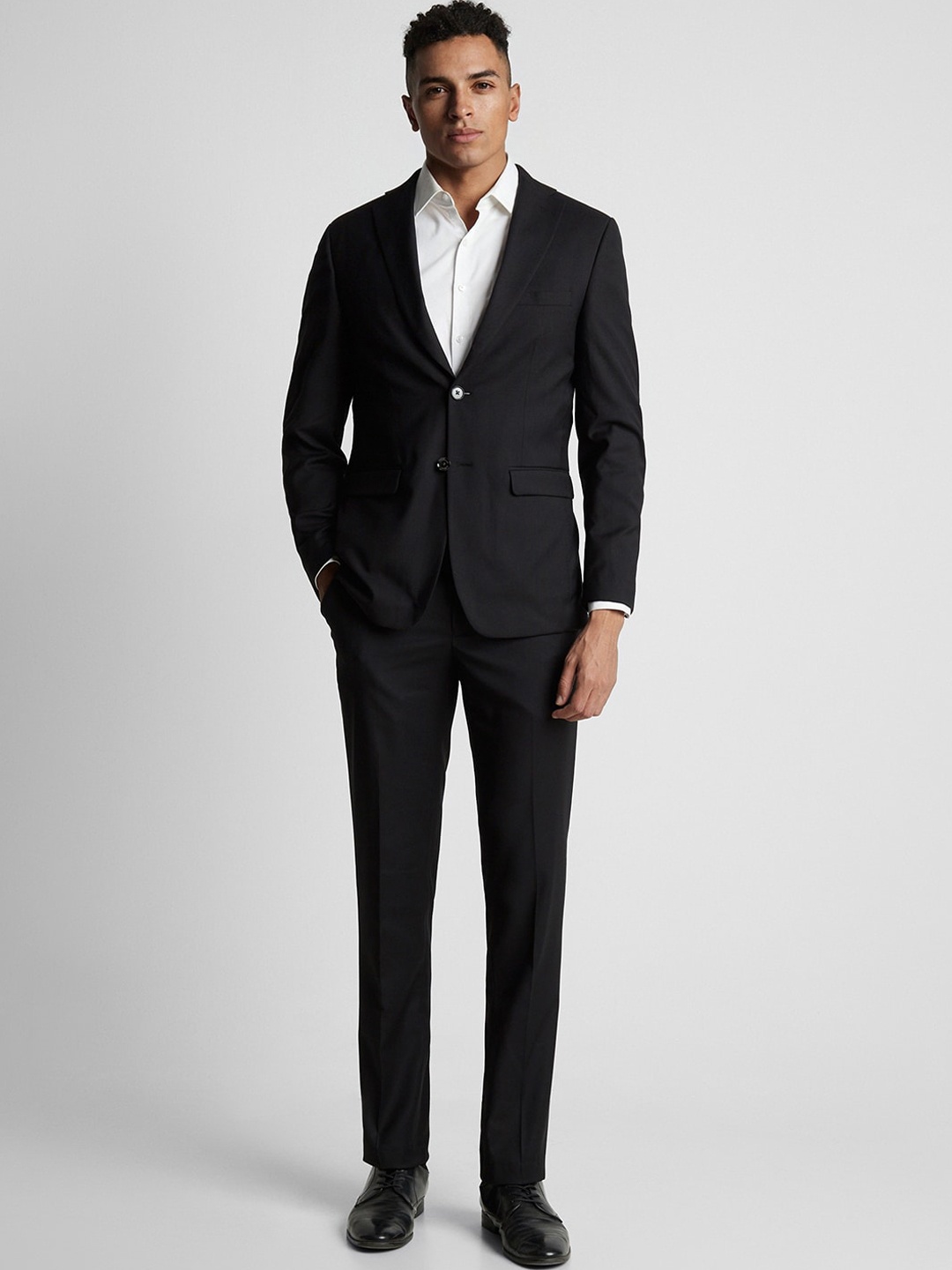 Peter England Elite Slim-Fit Notched Lapel Collar Two-Piece Formal Suit, Black
Peter England Elite Slim-Fit Notched Lapel Collar Two-Piece Formal Suit, Black
