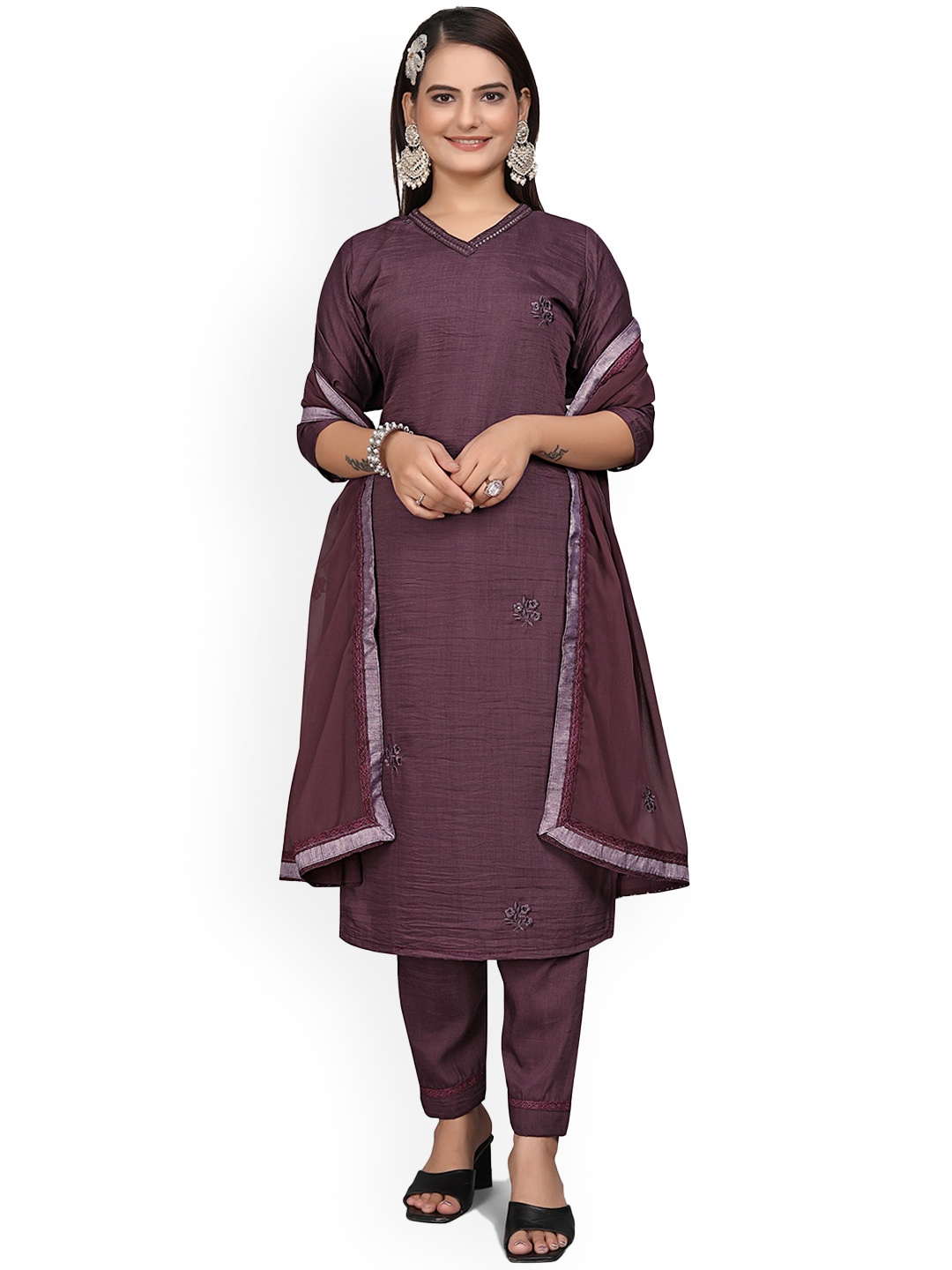mimi design Ethnic Motifs Embroidered Regular Thread Work Kurta with Harem Pants & Dupatta, Purple
mimi design Ethnic Motifs Embroidered Regular Thread Work Kurta with Harem Pants & Dupatta, Purple