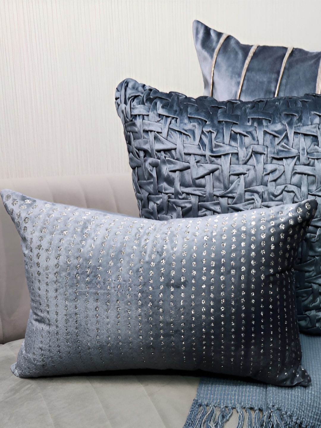 House of Harkaari Midnight Blue Circle Embroidery Rectangle Cushion Cover with Filler
House of Harkaari Midnight Blue Circle Embroidery Rectangle Cushion Cover with Filler