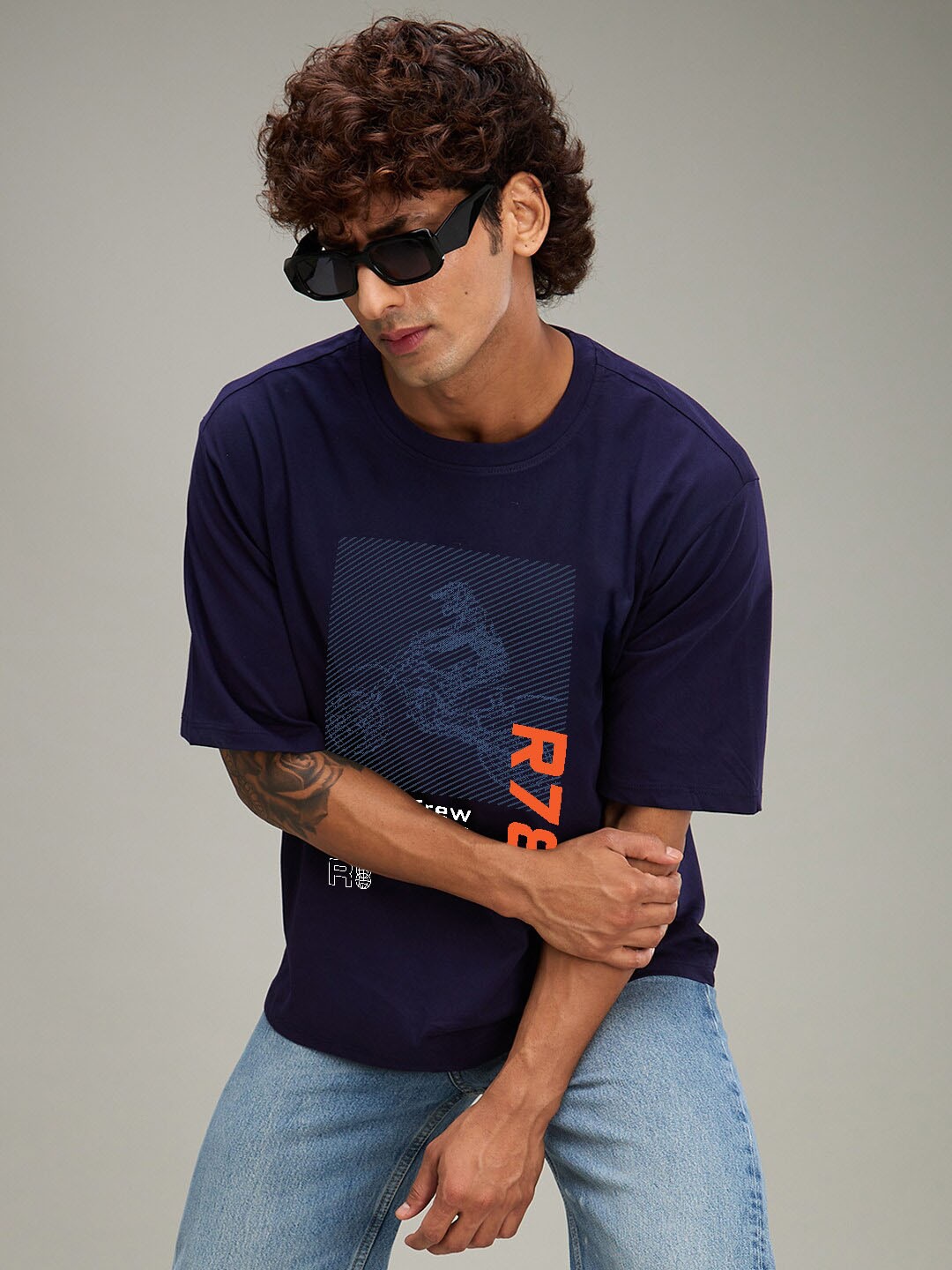 The Roadster Lifestyle Co. Men Graphic-Printed Oversized-Fit Cotton T-Shirt, Navy blue
The Roadster Lifestyle Co. Men Graphic-Printed Oversized-Fit Cotton T-Shirt, Navy blue