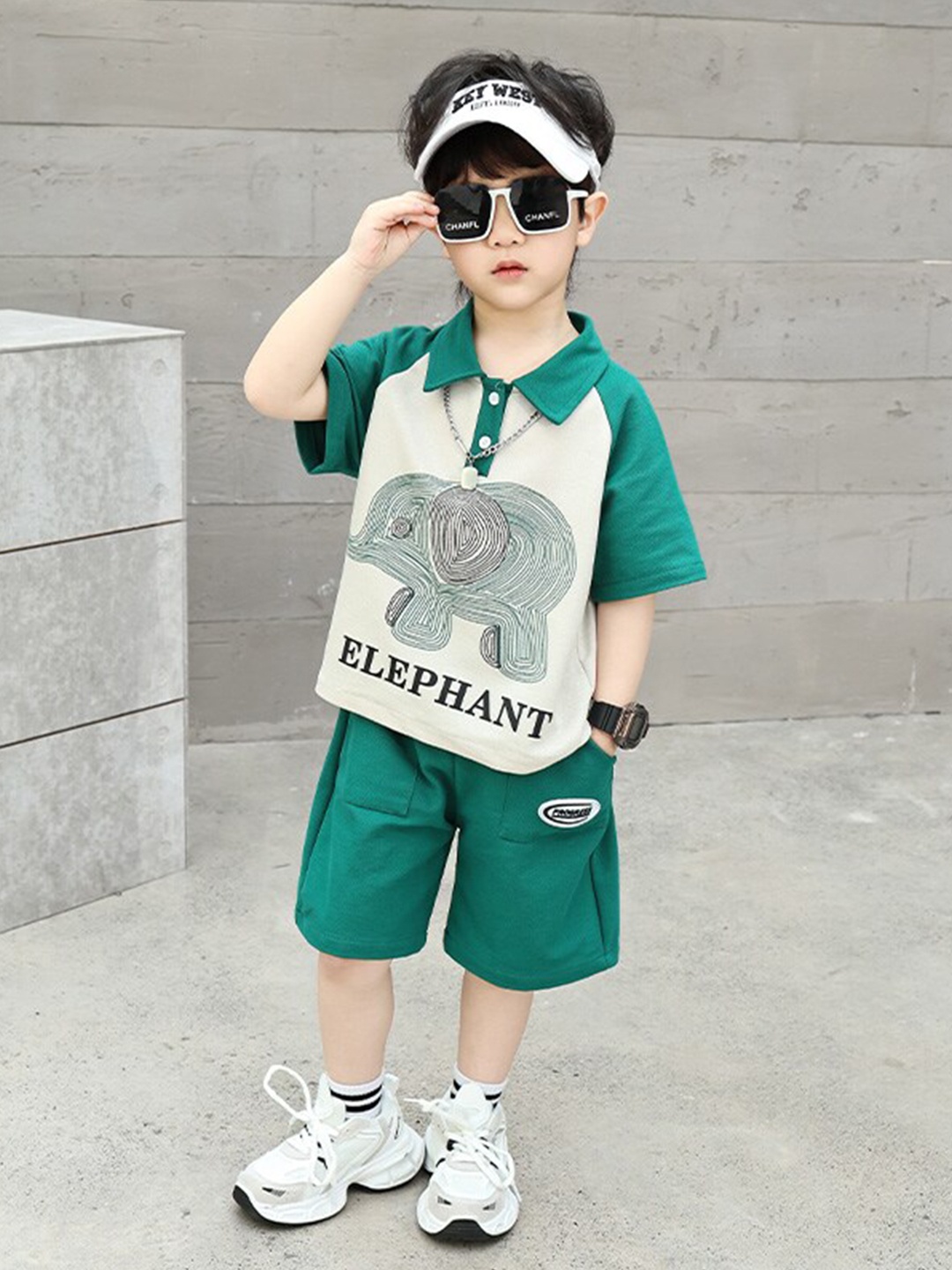 StyleCast x Revolte Boys Printed Short Sleeves Polo Collar T-shirt with Shorts, Green
StyleCast x Revolte Boys Printed Short Sleeves Polo Collar T-shirt with Shorts, Green
