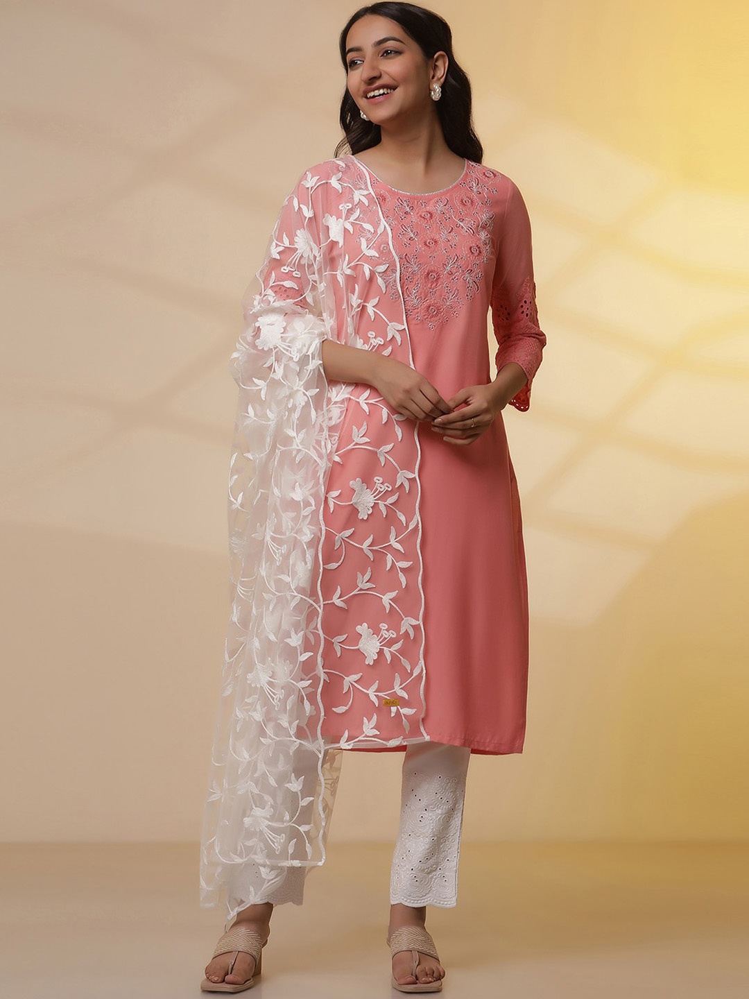 AURELIA Floral Yoke Design Three-Quarter Sleeves Thread Work Kurta with Trousers & Dupatta, Peach
AURELIA Floral Yoke Design Three-Quarter Sleeves Thread Work Kurta with Trousers & Dupatta, Peach