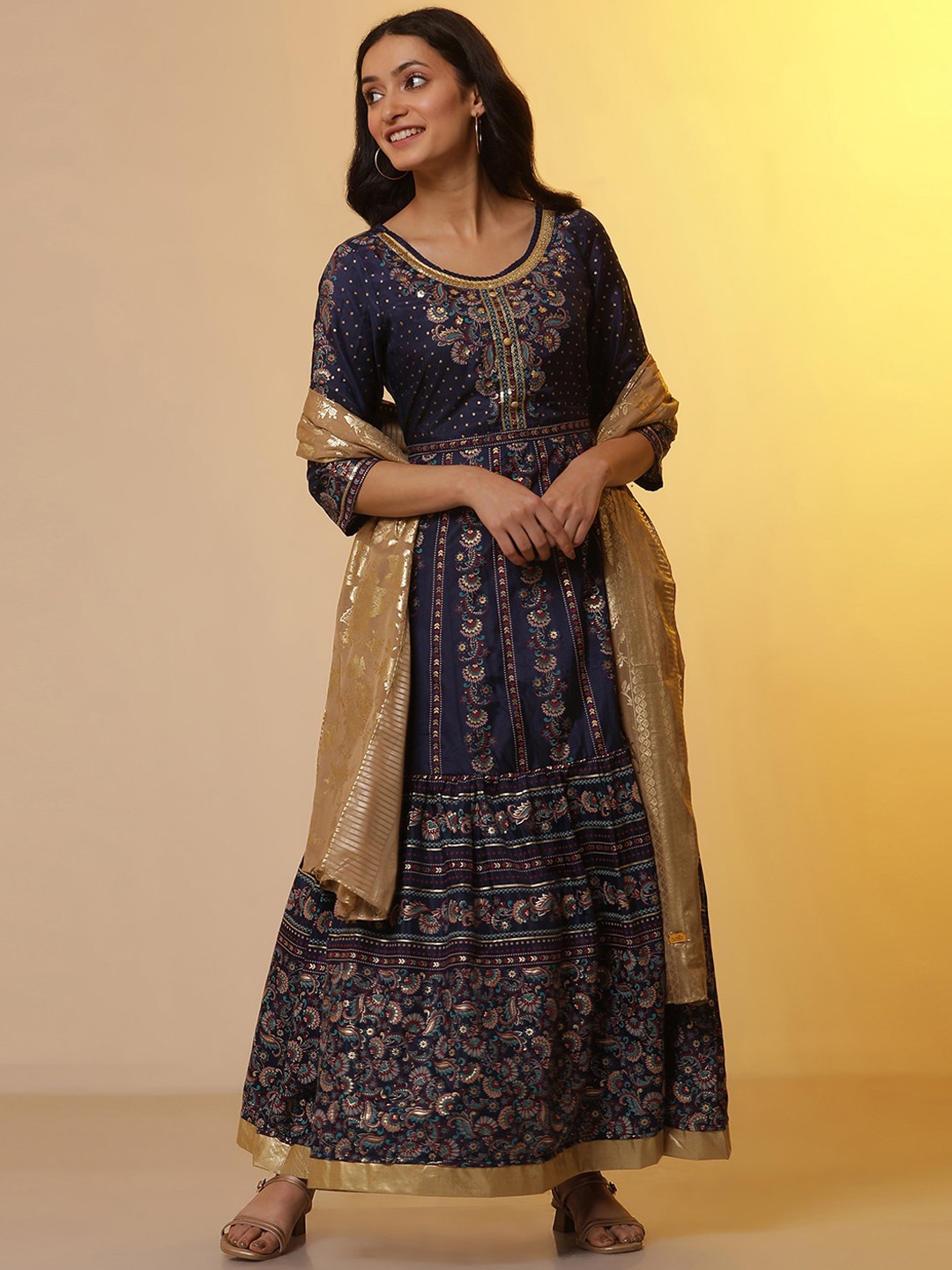 AURELIA Ethnic Motifs Printed Regular Sequinned Anarkali Kurta With Leggings With Dupatta, Navy blue
AURELIA Ethnic Motifs Printed Regular Sequinned Anarkali Kurta With Leggings With Dupatta, Navy blue