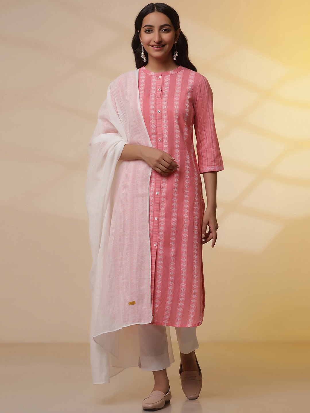 AURELIA Floral Print Band Collar Regular Straight Kurta With Trousers & Dupatta, Pink
AURELIA Floral Print Band Collar Regular Straight Kurta With Trousers & Dupatta, Pink
