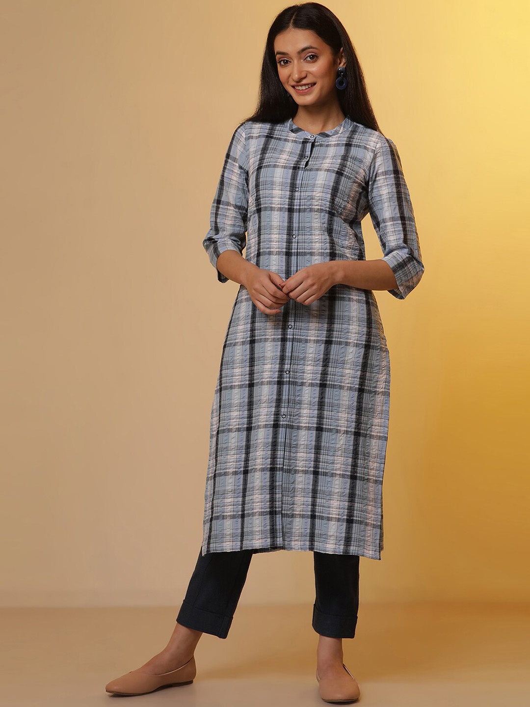 AURELIA Checked Band Collar Three-Quarter Sleeves Pure Cotton Kurta with Trousers, Blue
AURELIA Checked Band Collar Three-Quarter Sleeves Pure Cotton Kurta with Trousers, Blue