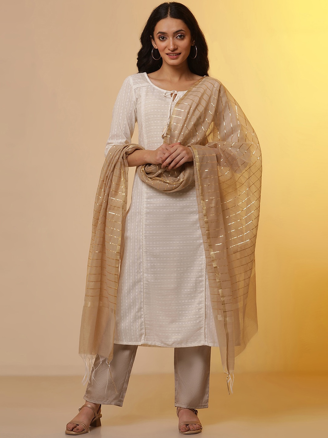 AURELIA Striped Tie-Up Neck Three-Quarter Sleeves Cotton Kurta with Trousers & Dupatta, White
AURELIA Striped Tie-Up Neck Three-Quarter Sleeves Cotton Kurta with Trousers & Dupatta, White