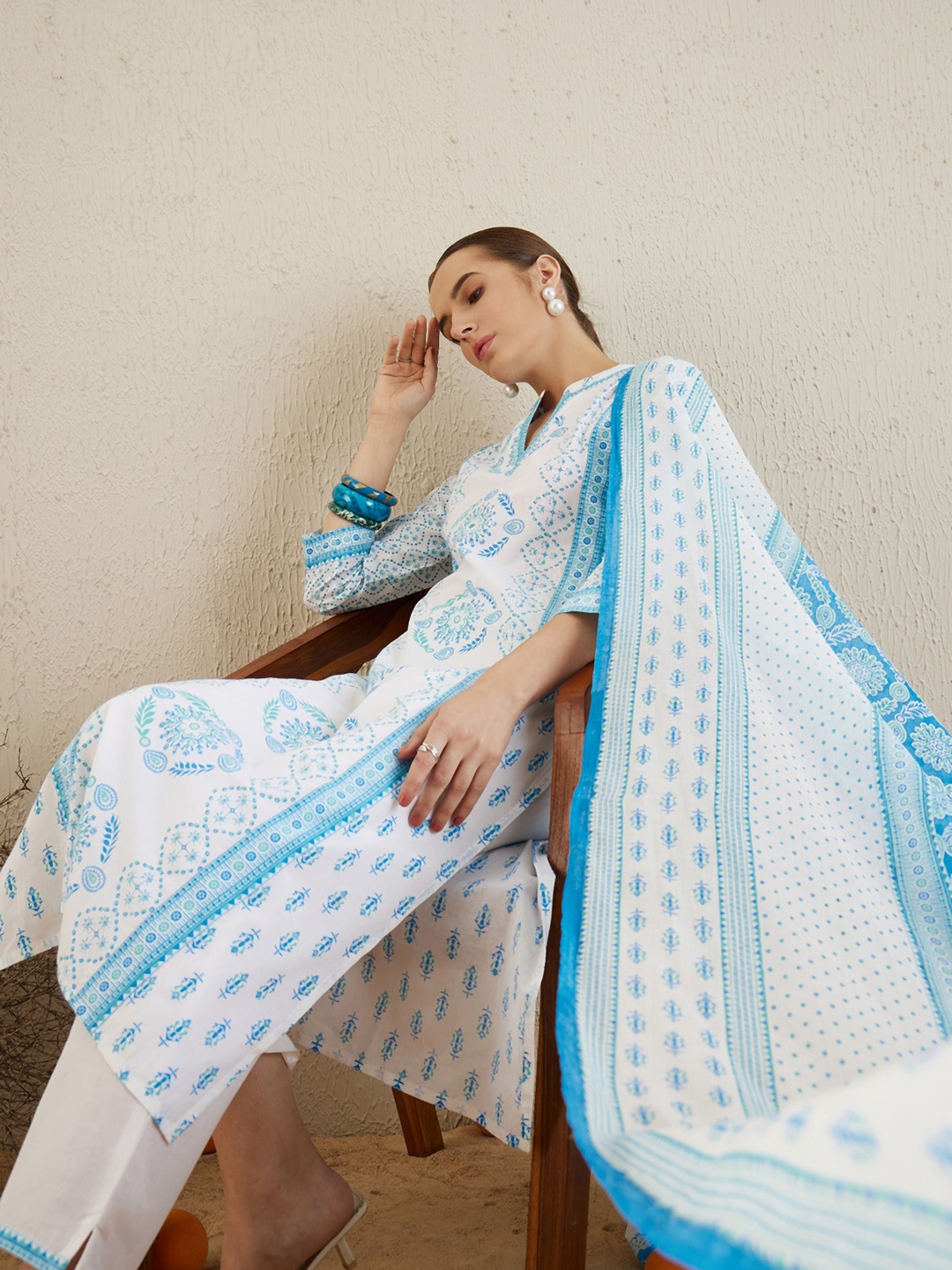 Indo Era Ethnic Motifs Printed Regular Pure Cotton Kurta with Trousers & Dupatta, Off white
Indo Era Ethnic Motifs Printed Regular Pure Cotton Kurta with Trousers & Dupatta, Off white