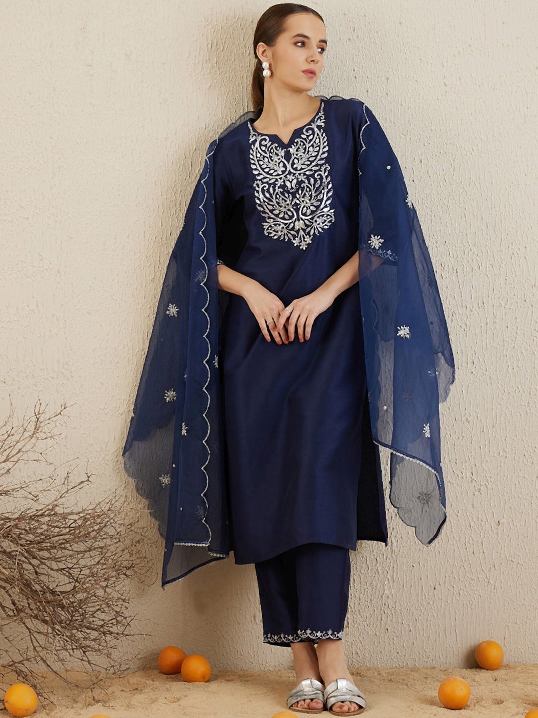 Indo Era Ethnic Motifs Embroidered Regular Sequinned Kurta with Trousers & Dupatta, Navy blue
Indo Era Ethnic Motifs Embroidered Regular Sequinned Kurta with Trousers & Dupatta, Navy blue