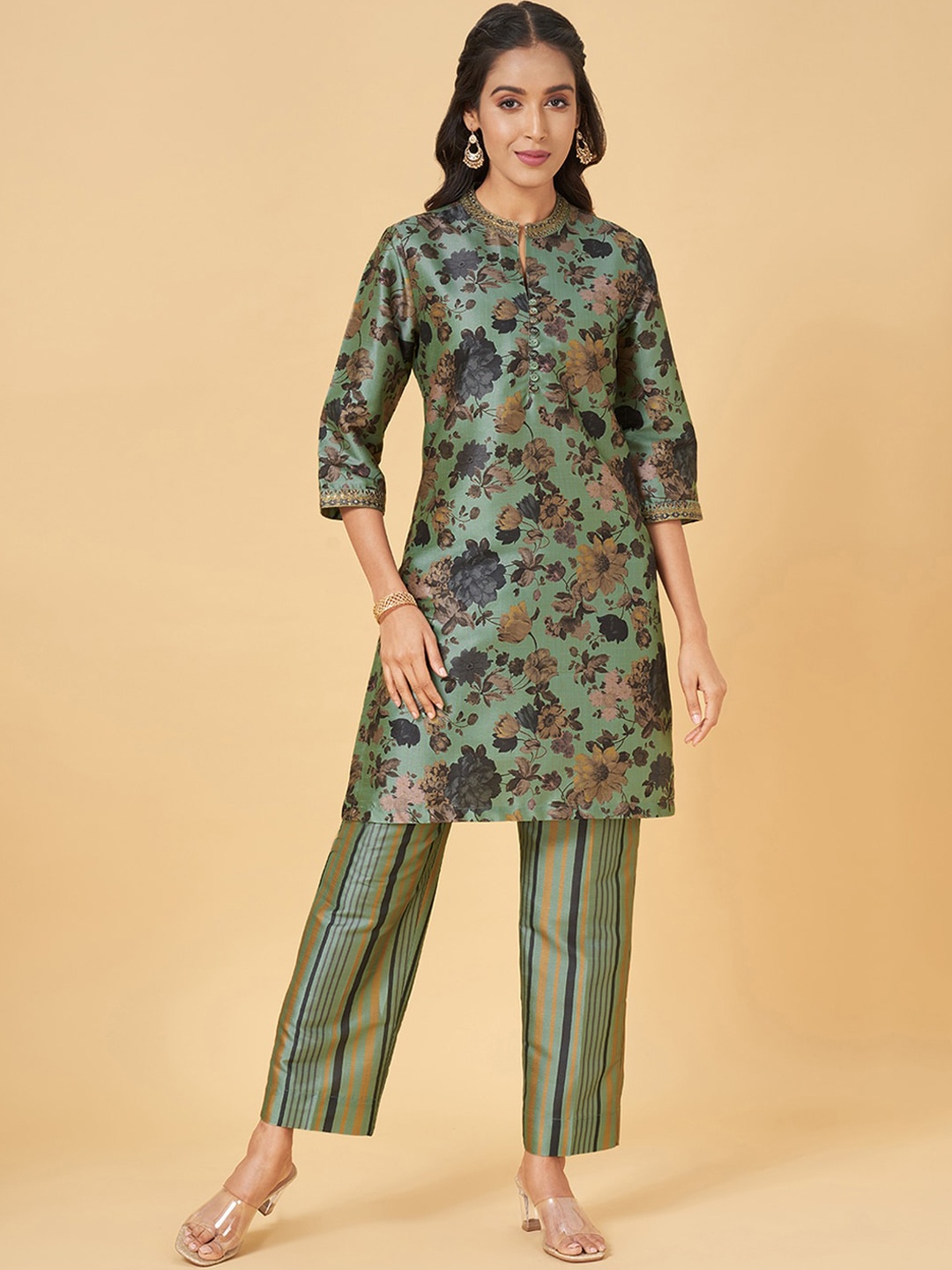RANGMANCH BY PANTALOONS Mandarin Collar Floral Printed Regular Straight Kurti Set, Green
RANGMANCH BY PANTALOONS Mandarin Collar Floral Printed Regular Straight Kurti Set, Green