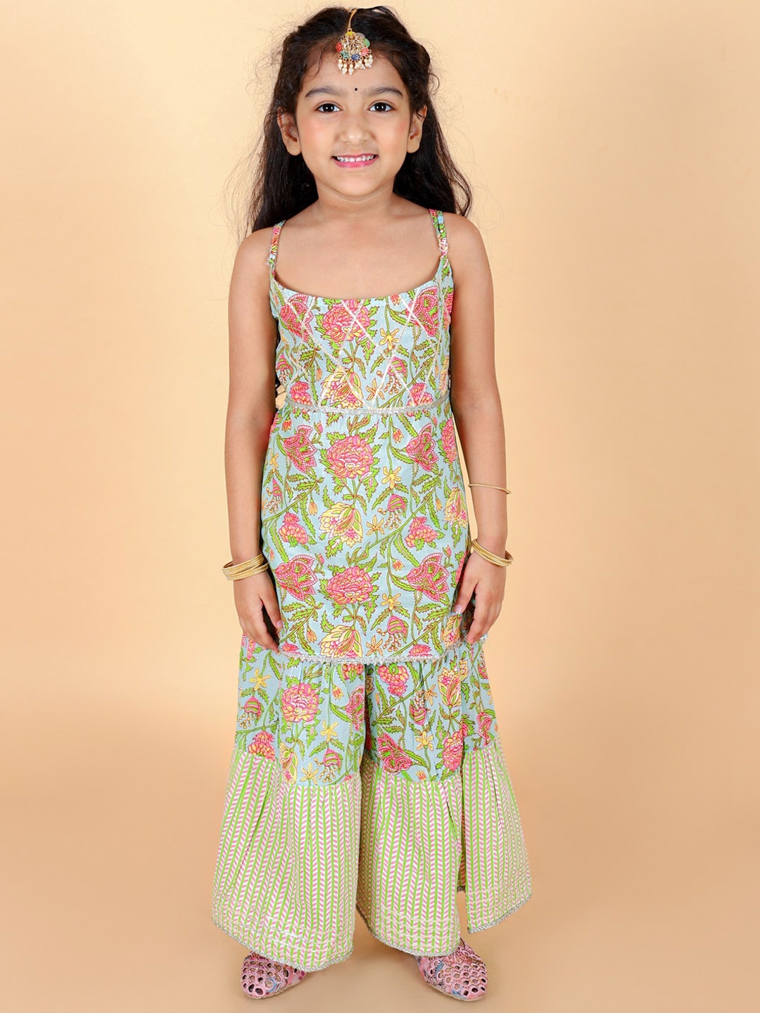Stuffie Land Girls Floral Printed Gotta Patti Pure Cotton Straight Kurta With Sharara, Green
Stuffie Land Girls Floral Printed Gotta Patti Pure Cotton Straight Kurta With Sharara, Green