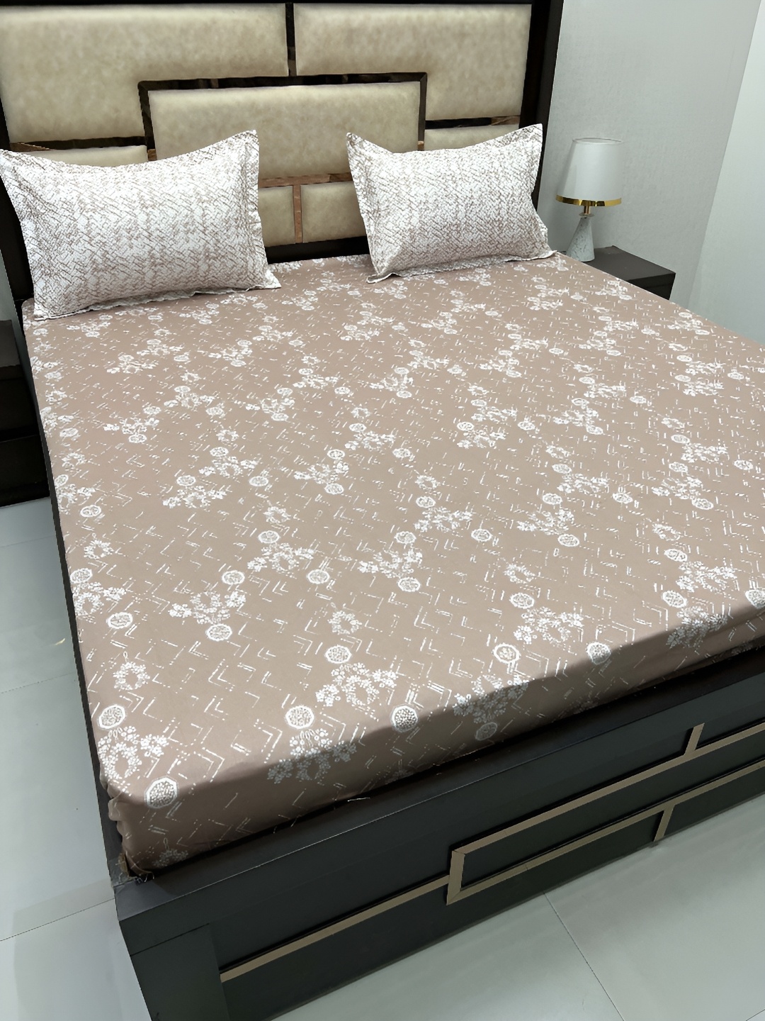 Pure Decor Brown & White Floral 330 TC Pure Cotton King Bedsheet with 2 Pillow Covers
Pure Decor Brown & White Floral 330 TC Pure Cotton King Bedsheet with 2 Pillow Covers