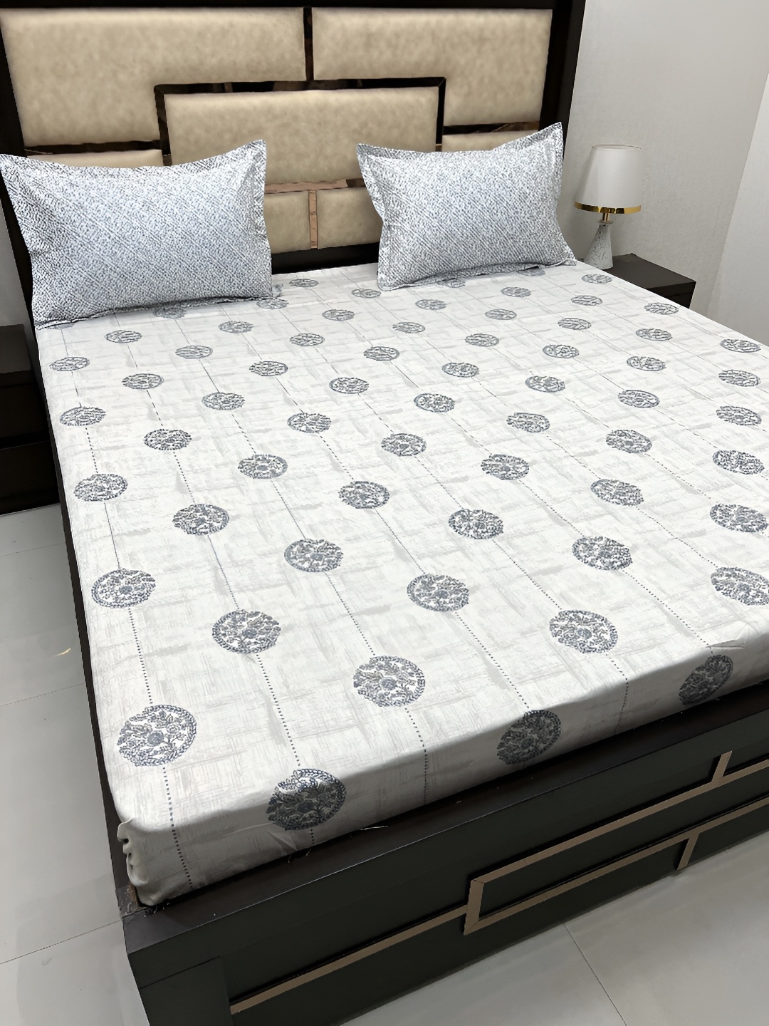 Pure Decor Grey & White Ethnic Motifs Cotton 330 TC King Bedsheet with 2 Pillow Covers
Pure Decor Grey & White Ethnic Motifs Cotton 330 TC King Bedsheet with 2 Pillow Covers