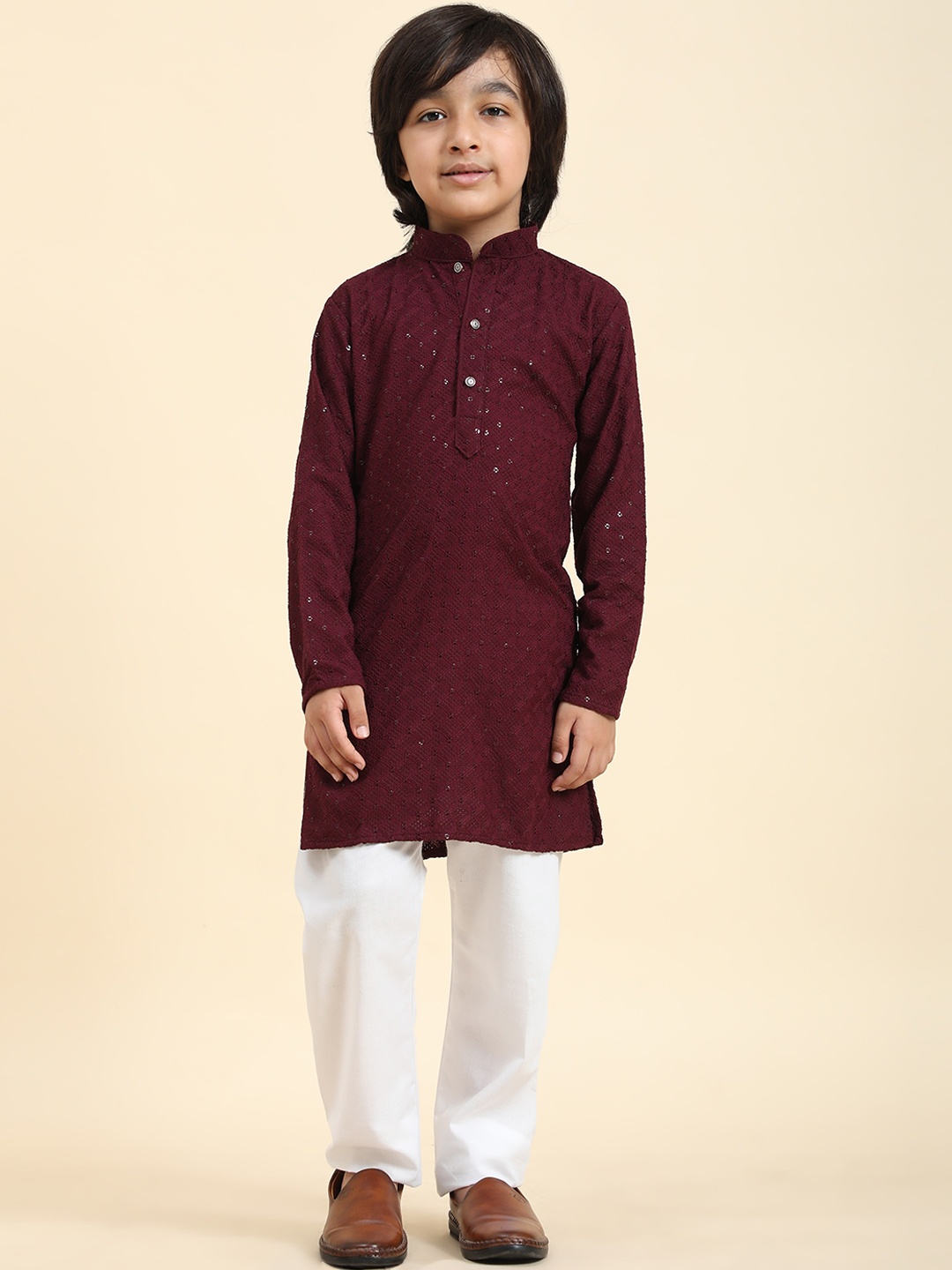 Pro-Ethic STYLE DEVELOPER Boys Ethnic Motifs Embroidered Straight Kurta With Pyjama, Purple
Pro-Ethic STYLE DEVELOPER Boys Ethnic Motifs Embroidered Straight Kurta With Pyjama, Purple