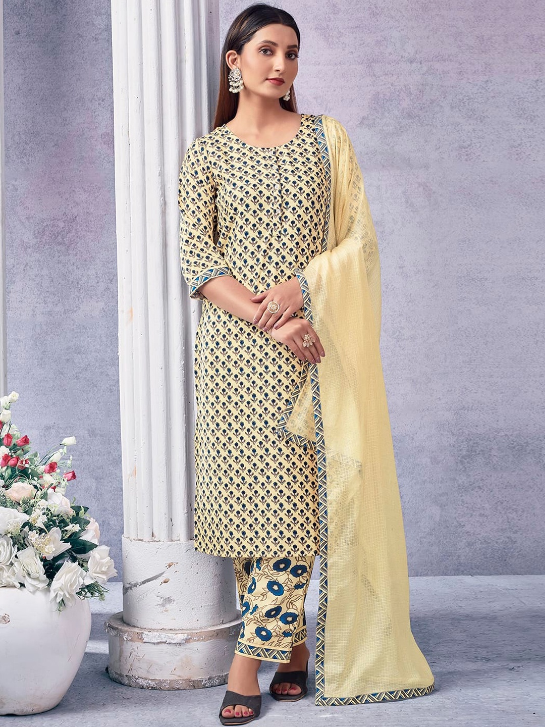 SKYLEE Cream Coloured Floral Printed Gotta Patti Straight Kurta & Trousers With Dupatta
SKYLEE Cream Coloured Floral Printed Gotta Patti Straight Kurta & Trousers With Dupatta