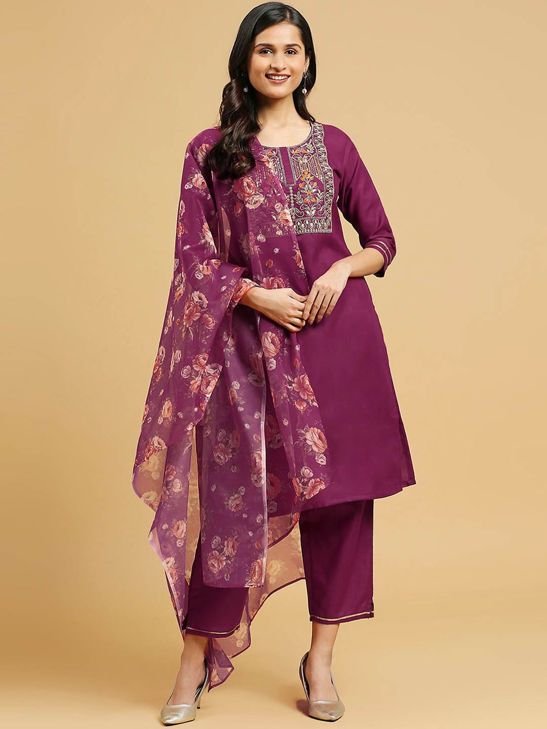 SKYLEE Pink & White Floral Yoke Design Straight Thread Work Kurta & Trousers With Dupatta
SKYLEE Pink & White Floral Yoke Design Straight Thread Work Kurta & Trousers With Dupatta