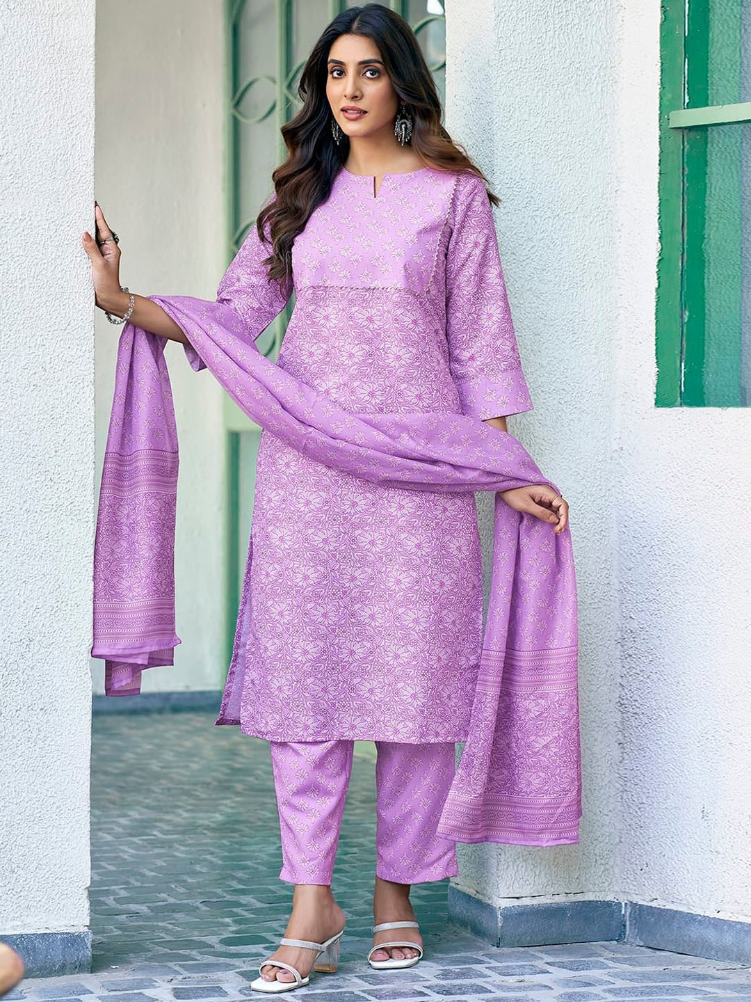 SKYLEE Lavender Colour & WHite Floral Printed Straight Kurta & Trousers With Dupatta
SKYLEE Lavender Colour & WHite Floral Printed Straight Kurta & Trousers With Dupatta