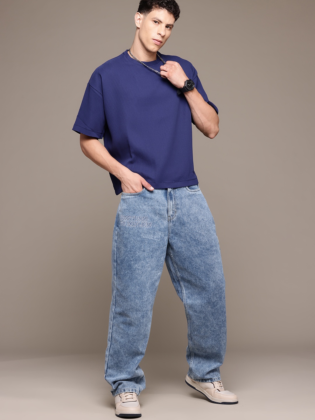 The Roadster Lifestyle Co. Men Pure Cotton Loose Fit Heavy Fade Embroidered Jeans, Blue
The Roadster Lifestyle Co. Men Pure Cotton Loose Fit Heavy Fade Embroidered Jeans, Blue