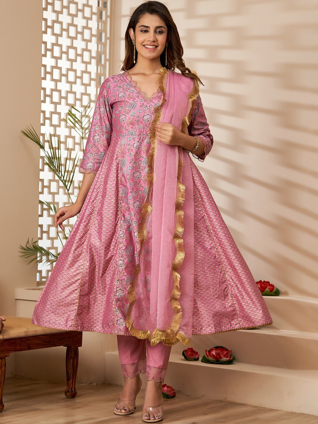 HERE&NOW Floral Printed Panelled Chanderi Silk A-Line Kurta with Trousers & Dupatta, Pink
HERE&NOW Floral Printed Panelled Chanderi Silk A-Line Kurta with Trousers & Dupatta, Pink