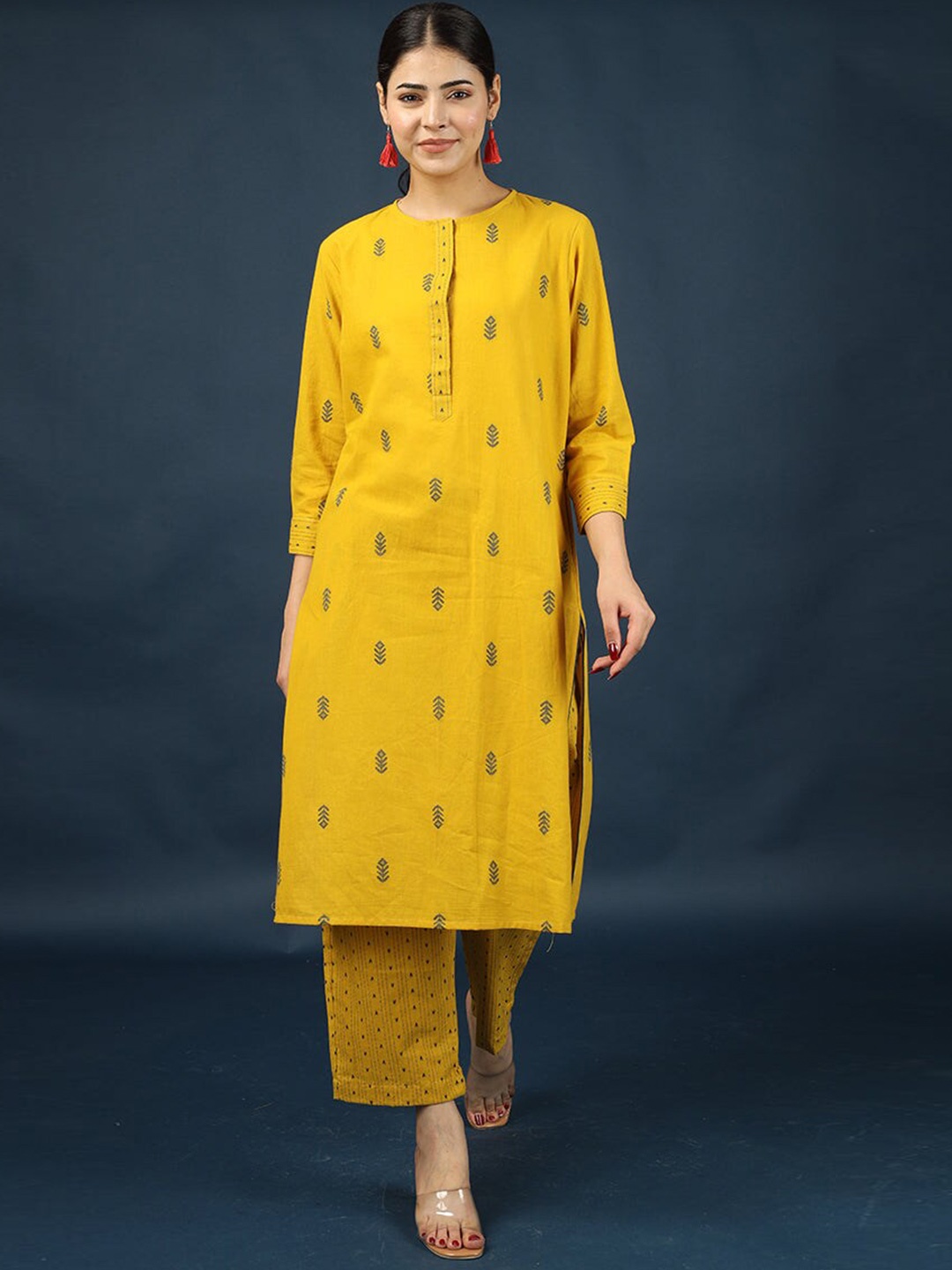 HUE & HIDE Ethnic Motifs Woven Design Pure Cotton Straight Kurta With Palazzo, Yellow
HUE & HIDE Ethnic Motifs Woven Design Pure Cotton Straight Kurta With Palazzo, Yellow