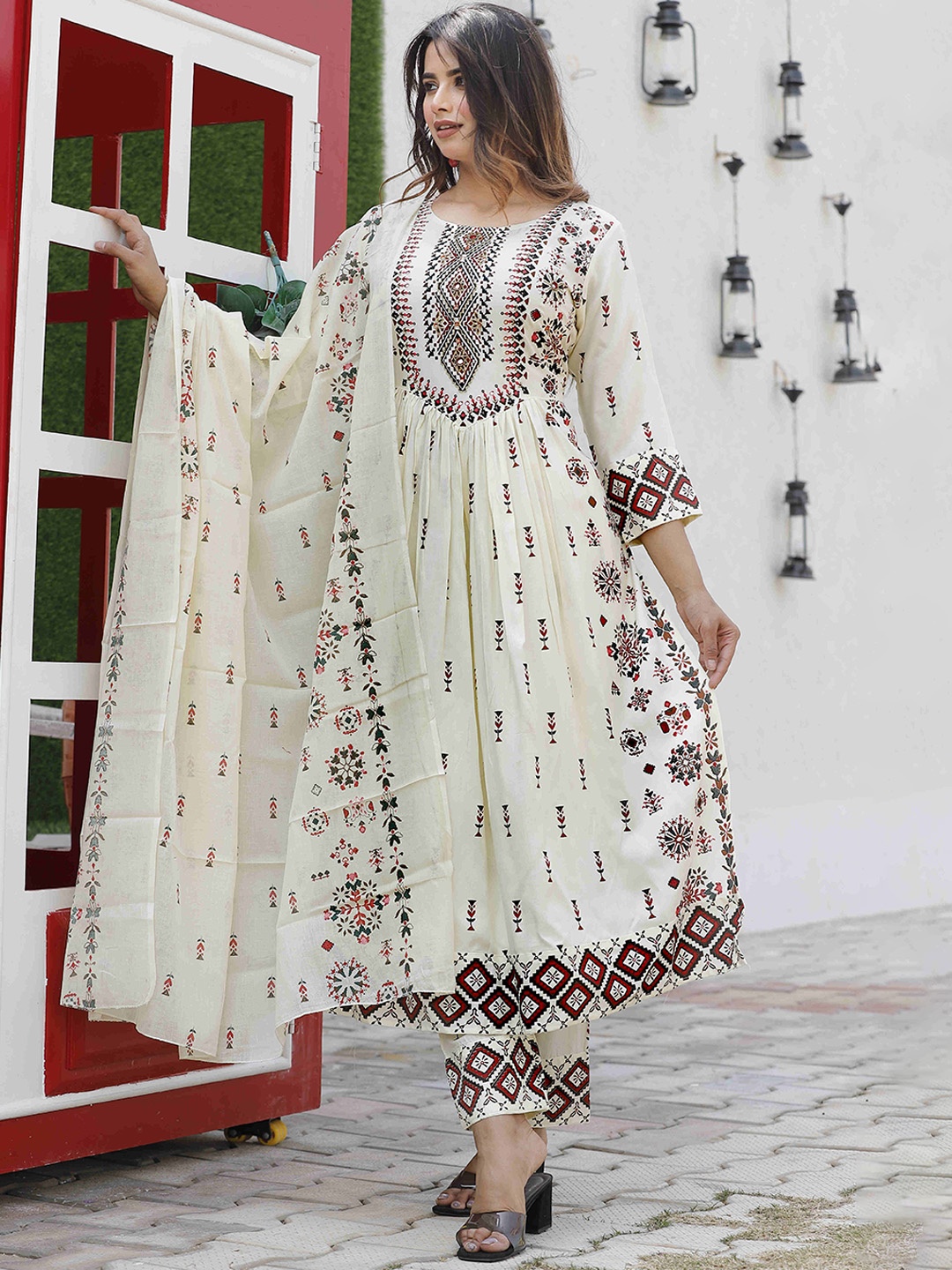 KALINI Ethnic Motifs Printed Pleated Mirror Work Kurta With Trousers & Dupatta, White
KALINI Ethnic Motifs Printed Pleated Mirror Work Kurta With Trousers & Dupatta, White