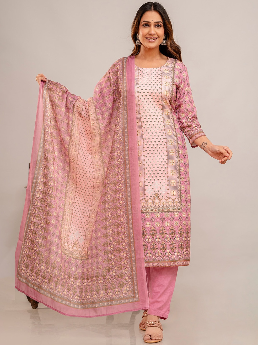 ROOHANIYAT Round Neck Ethnic Motifs Printed Straight Kurta with Pyjama & Dupatta, Pink
ROOHANIYAT Round Neck Ethnic Motifs Printed Straight Kurta with Pyjama & Dupatta, Pink