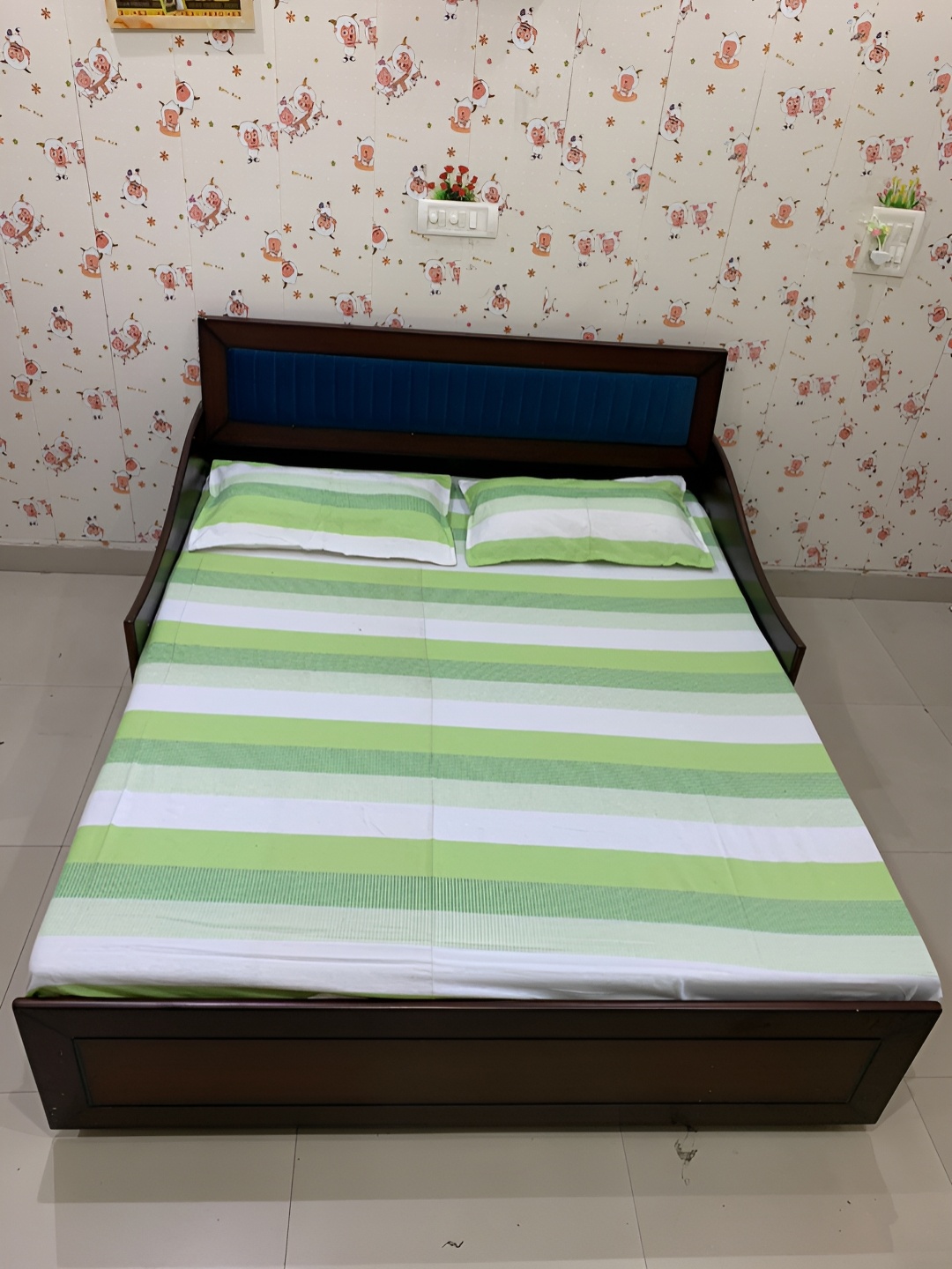 Innovative Edge Green Geometric Cotton 180 TC King Bedsheet with 2 Pillow Covers
Innovative Edge Green Geometric Cotton 180 TC King Bedsheet with 2 Pillow Covers